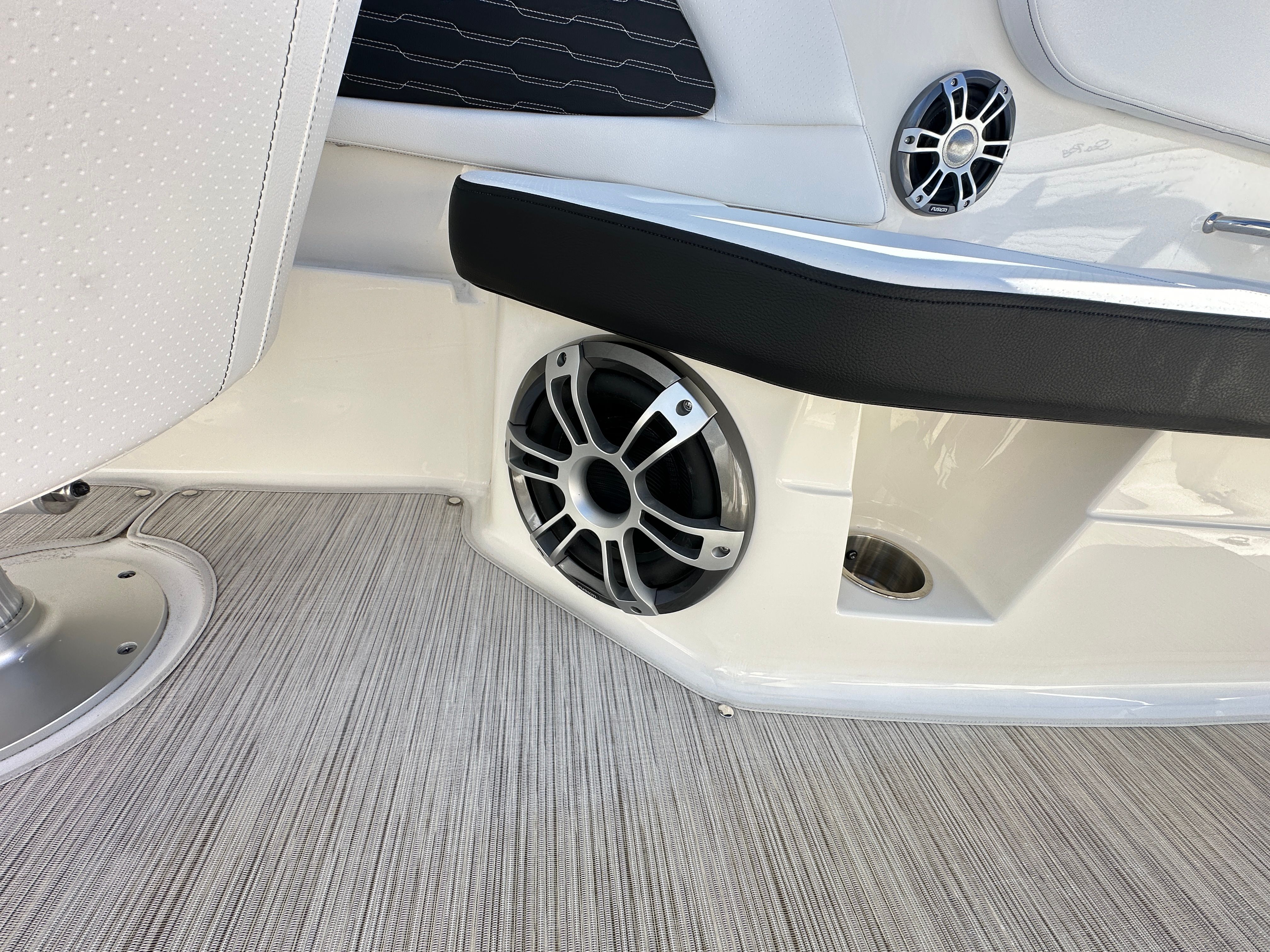 2025 Sea Ray SPX 230 Outboard Image Thumbnail #15