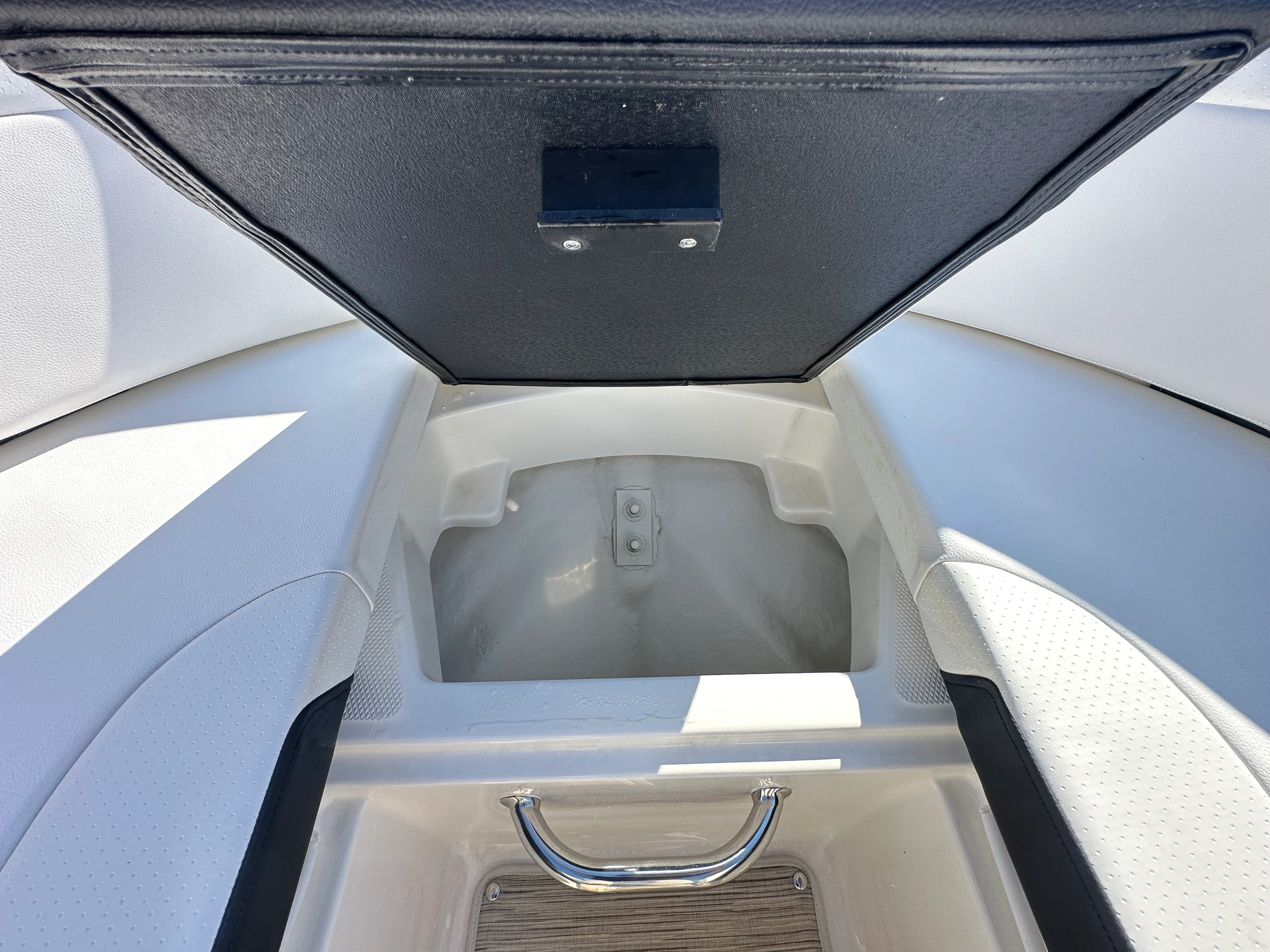 2025 Sea Ray SPX 230 Outboard Image Thumbnail #26