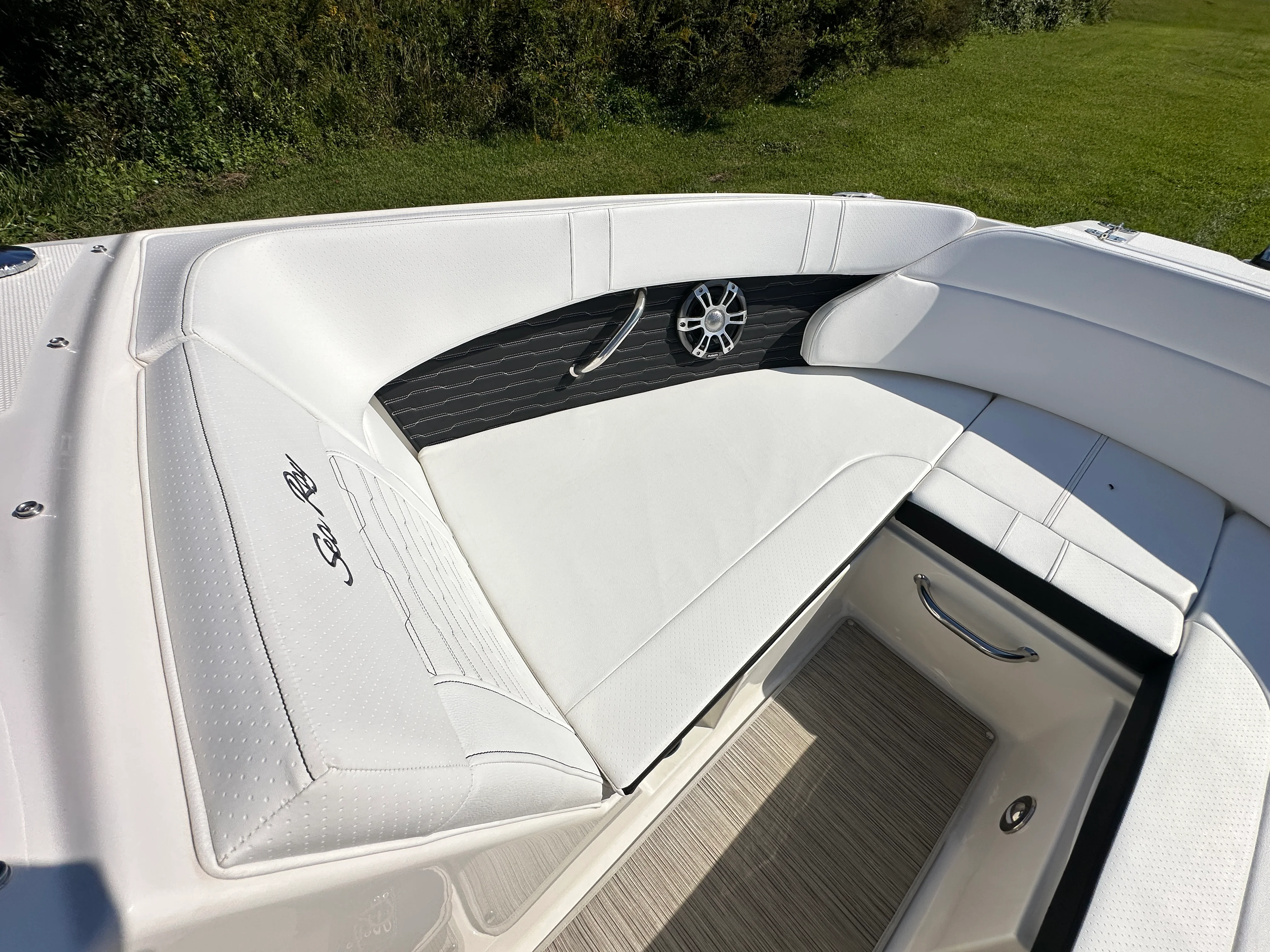 2025 Sea Ray SPX 230 Outboard Image Thumbnail #23