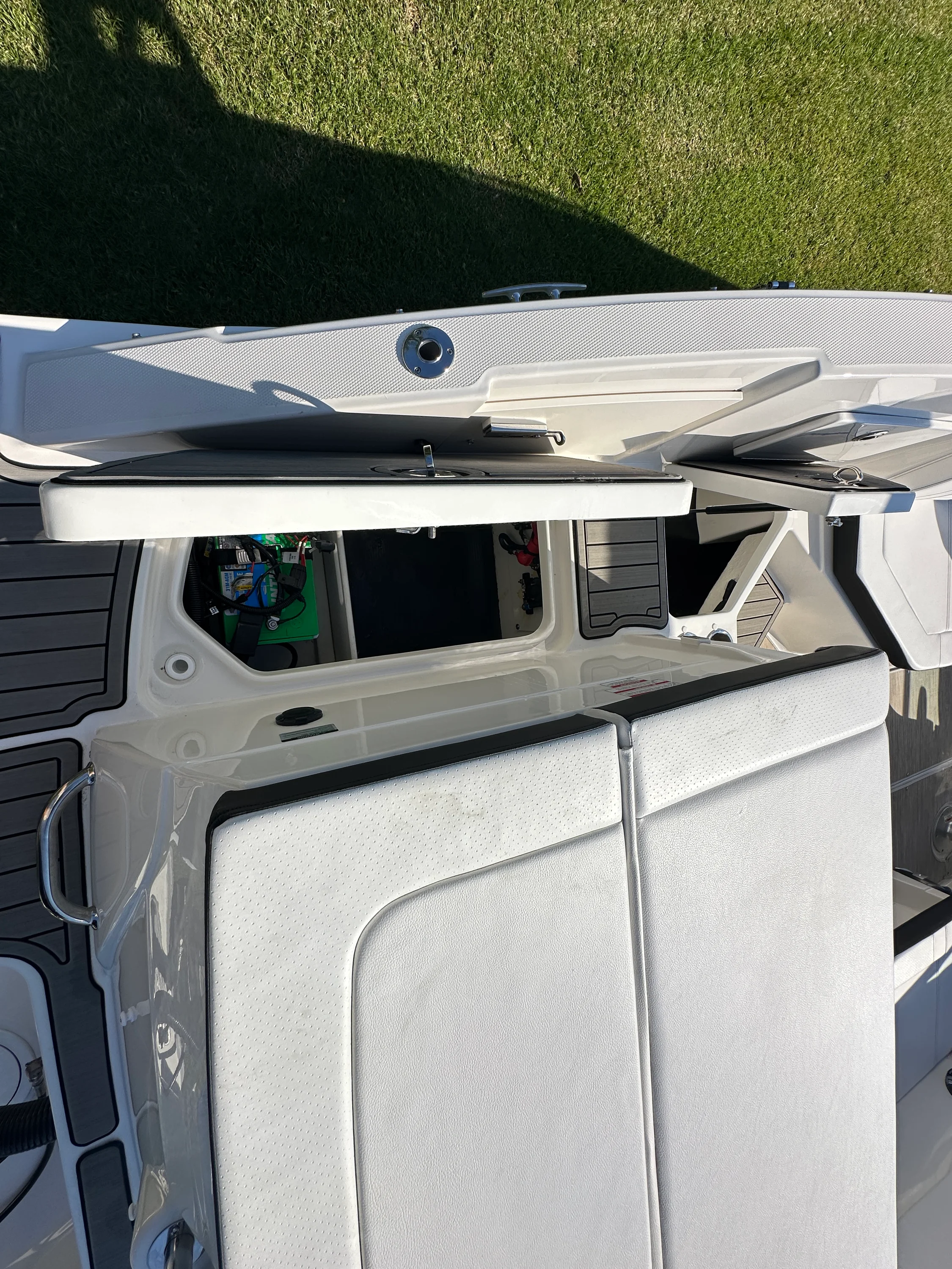 2025 Sea Ray SPX 230 Outboard Image Thumbnail #8