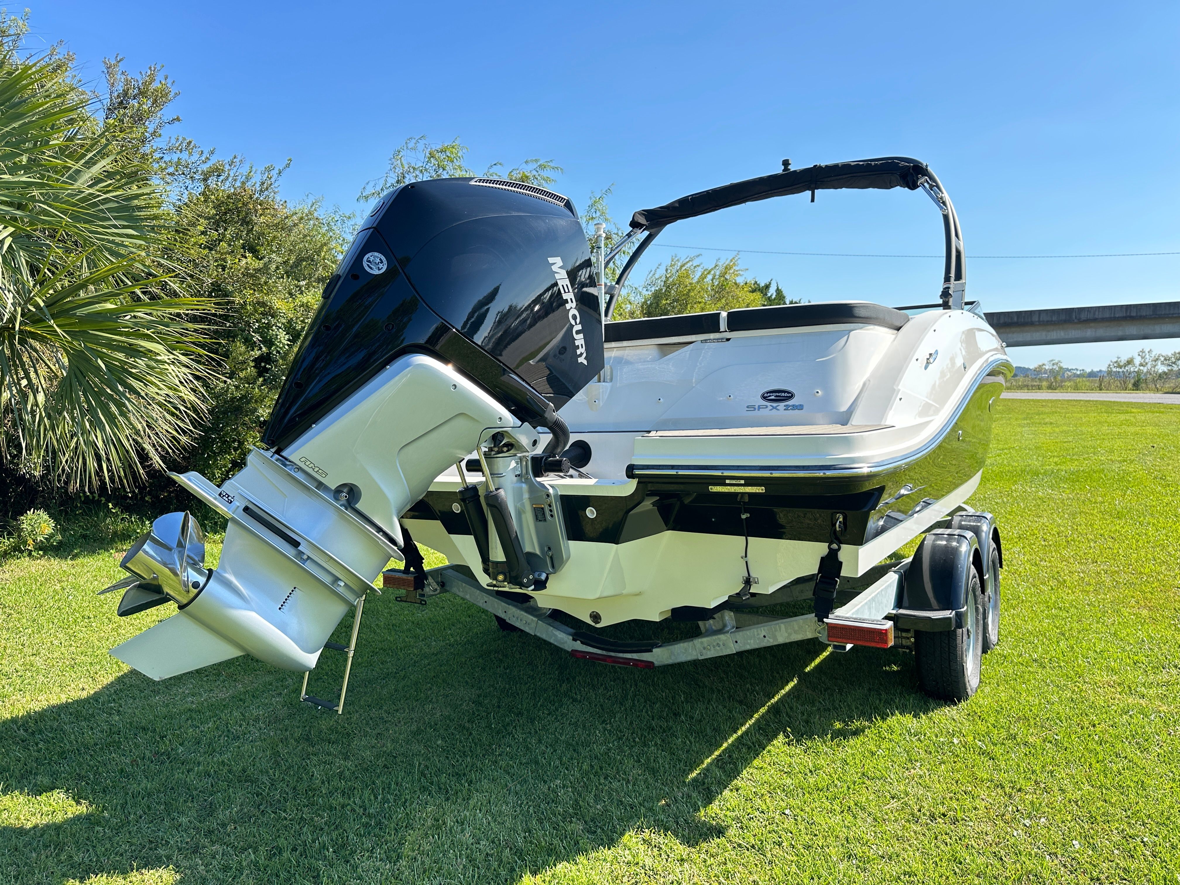2025 Sea Ray SPX 230 Outboard Image Thumbnail #4