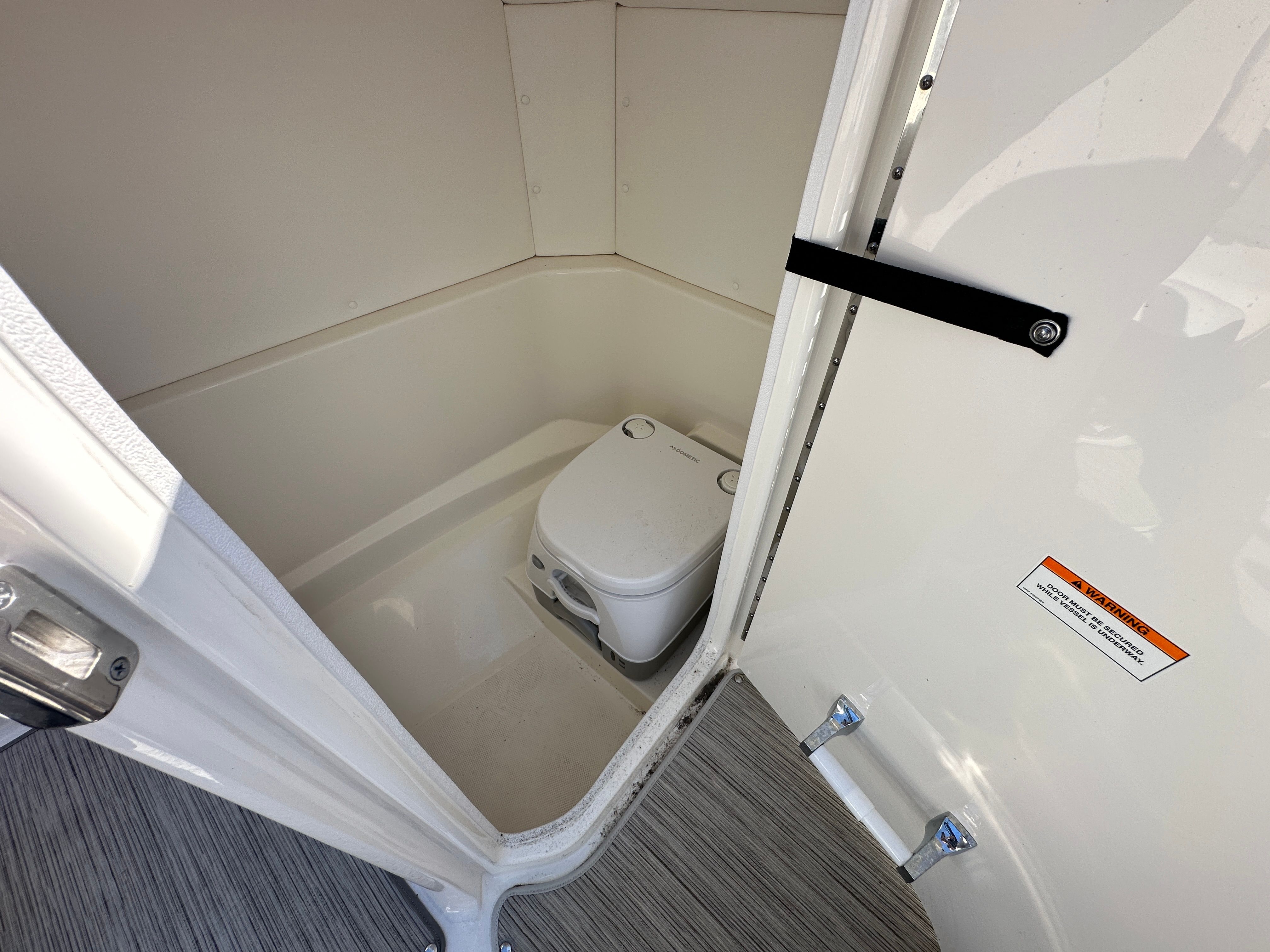 2025 Sea Ray SPX 230 Outboard Image Thumbnail #17