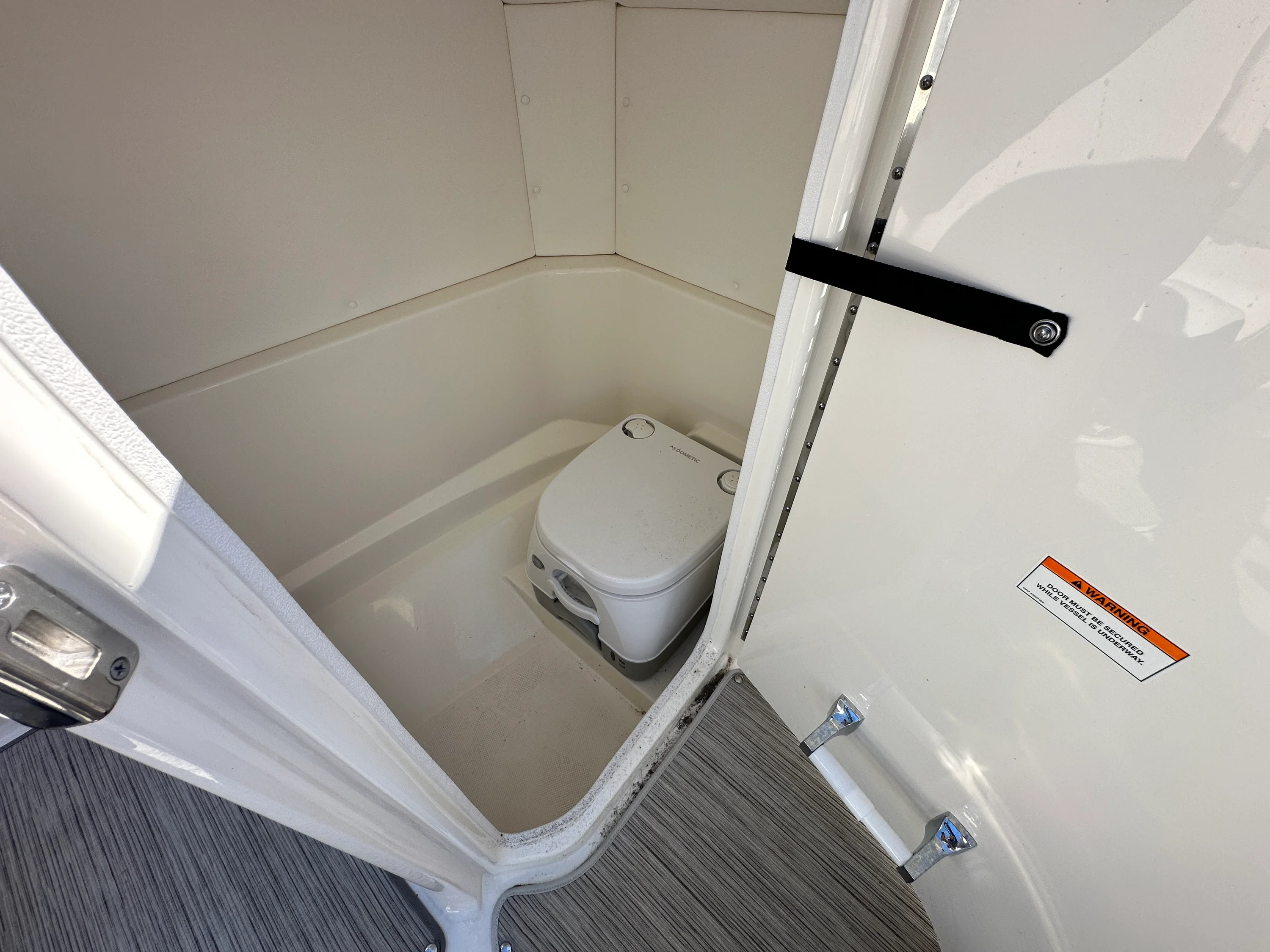 2025 Sea Ray SPX 230 Outboard Image Thumbnail #17