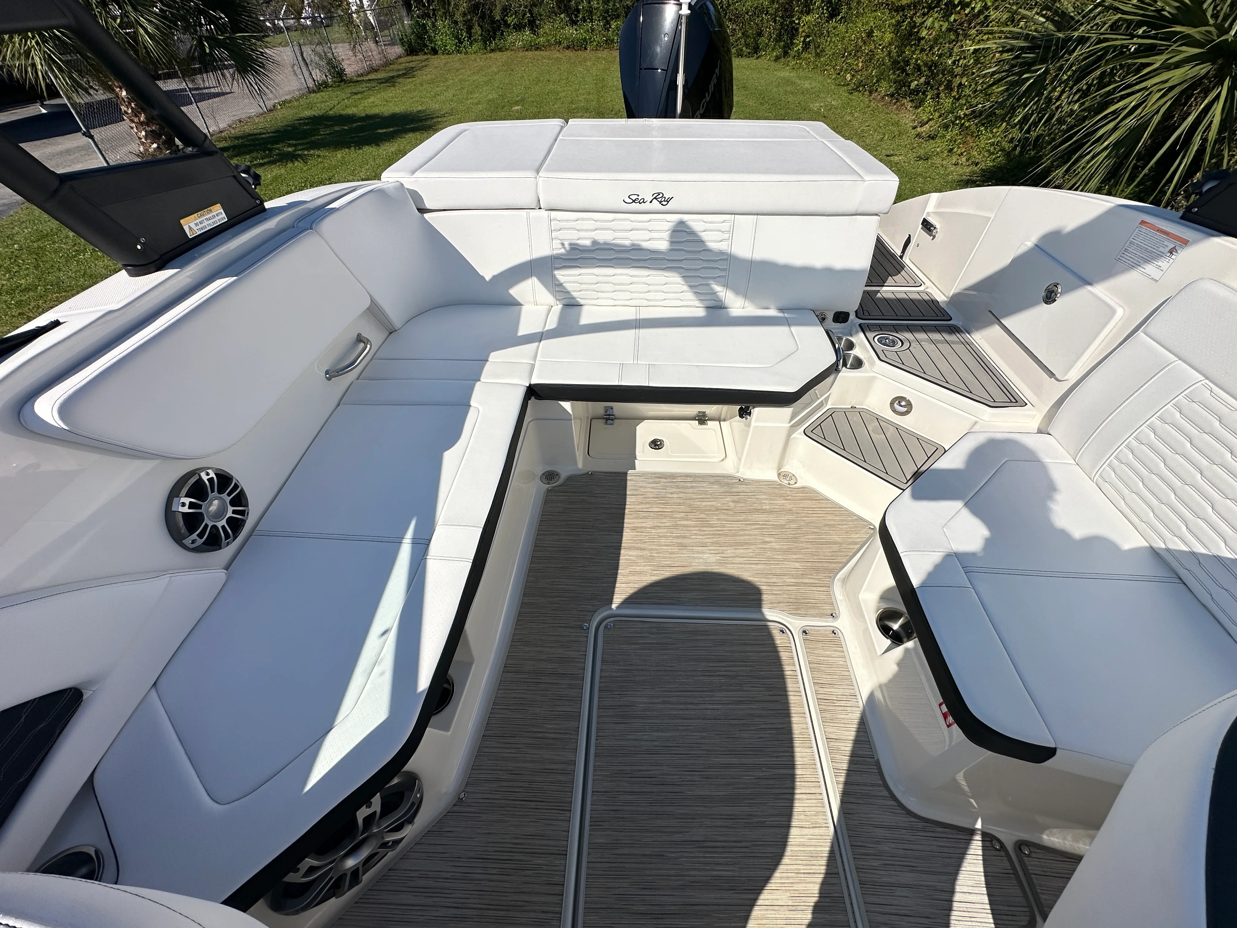 2025 Sea Ray SPX 230 Outboard Image Thumbnail #11