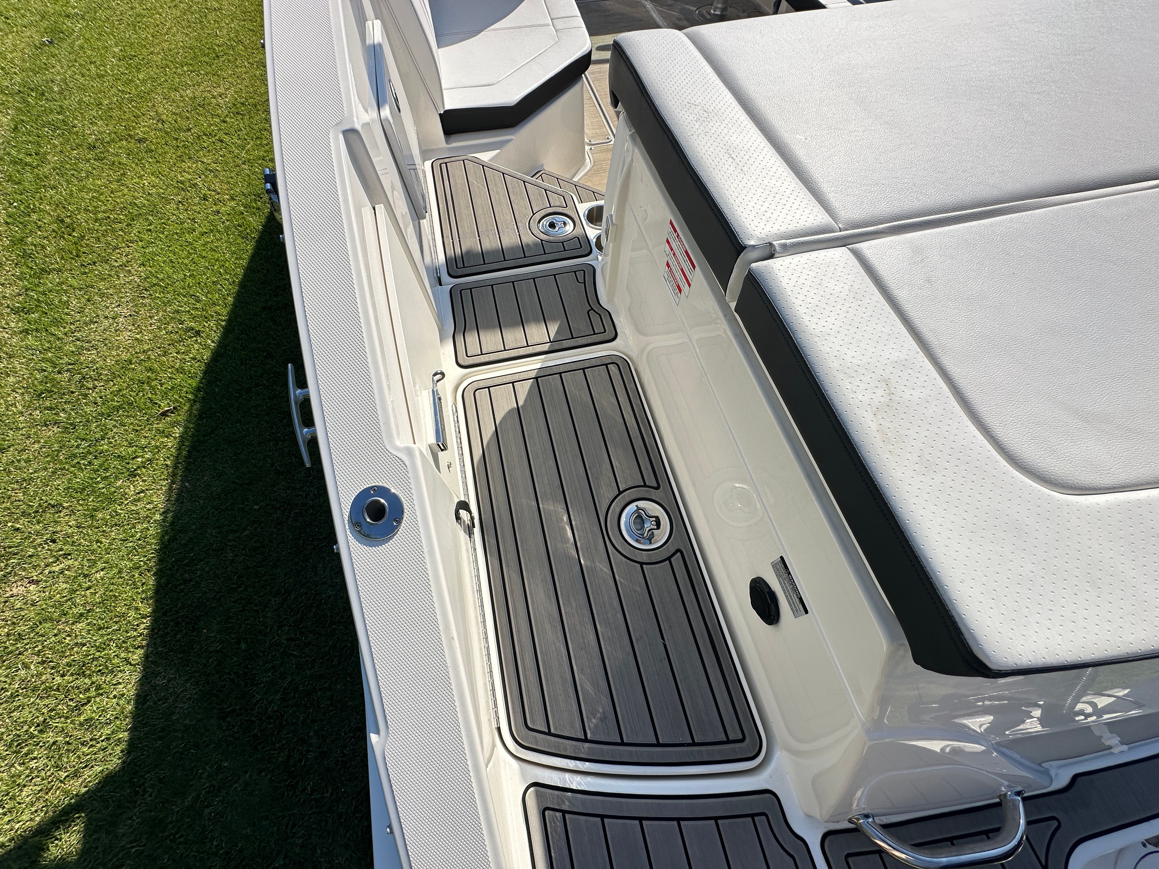 2025 Sea Ray SPX 230 Outboard Image Thumbnail #9