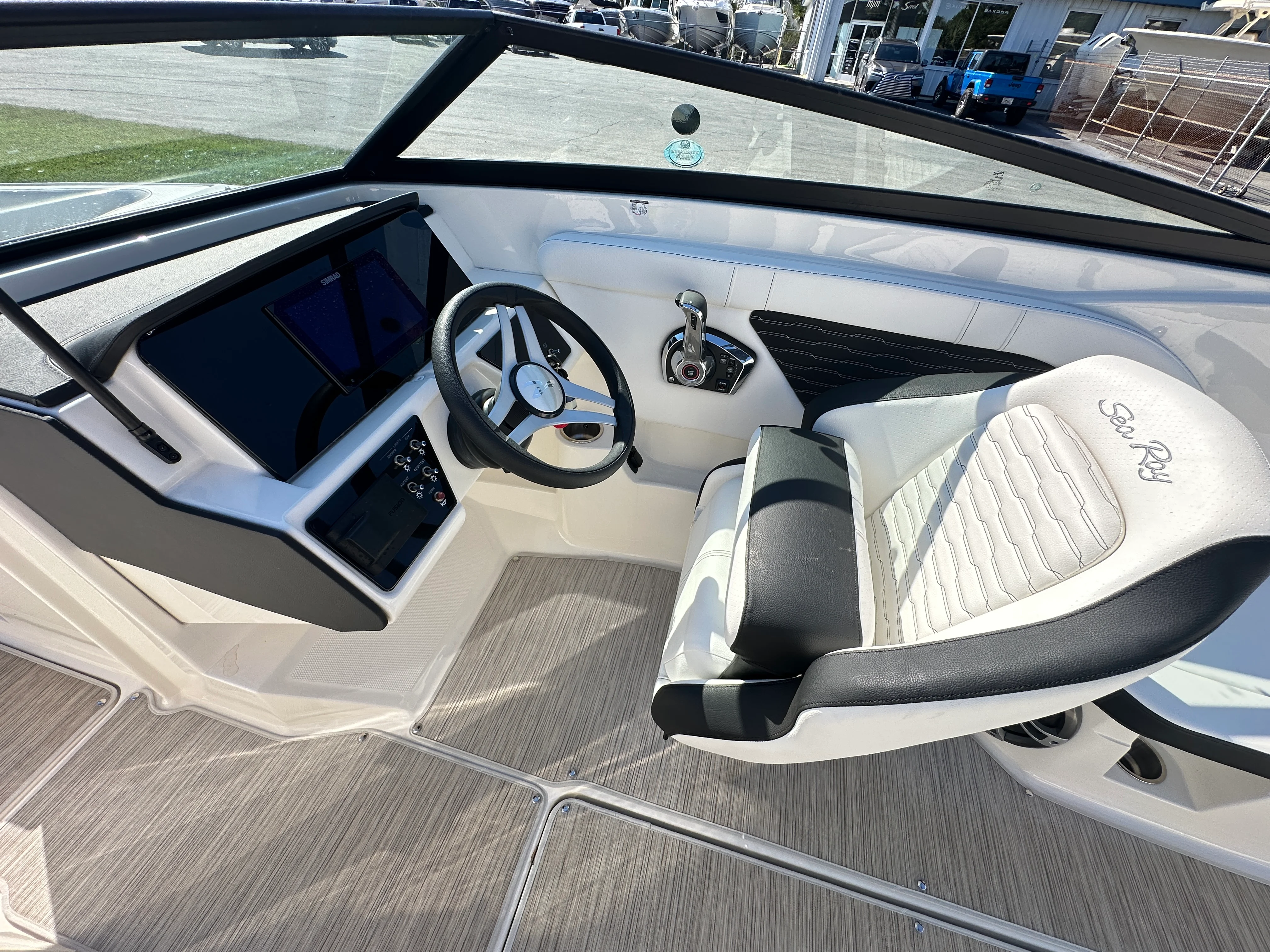 2025 Sea Ray SPX 230 Outboard Image Thumbnail #18