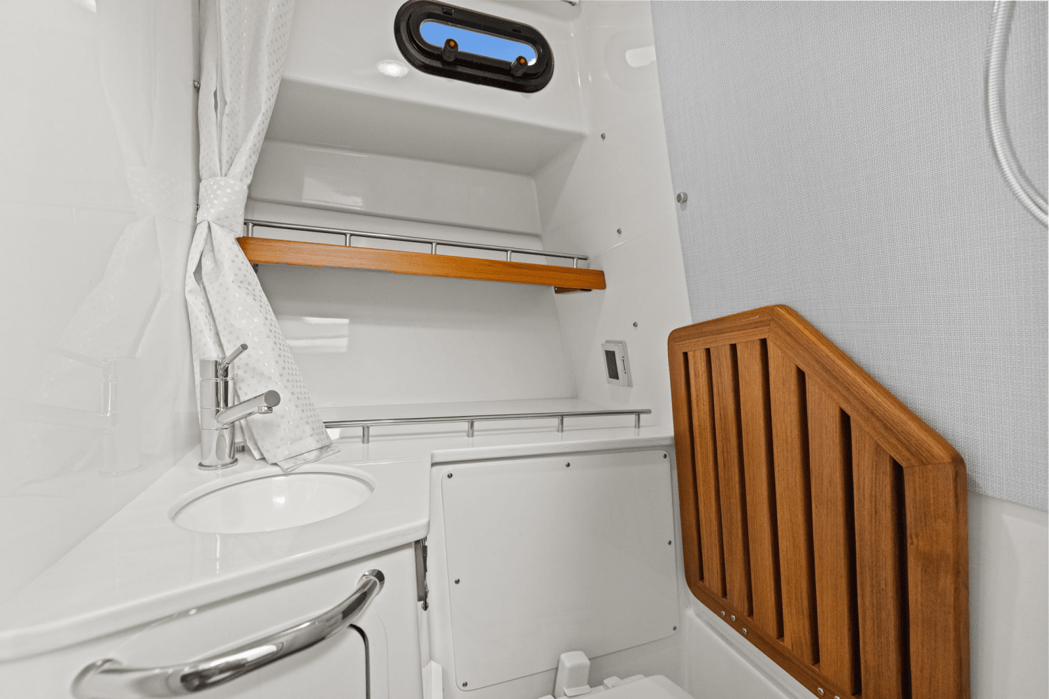 2025 Boston Whaler 350 Realm Image Thumbnail #33