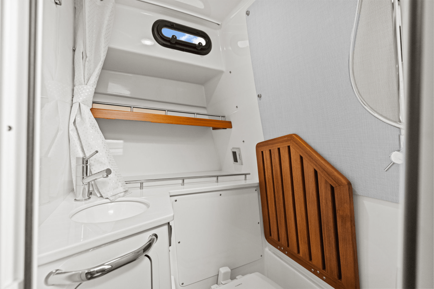 2025 Boston Whaler 350 Realm Image Thumbnail #32