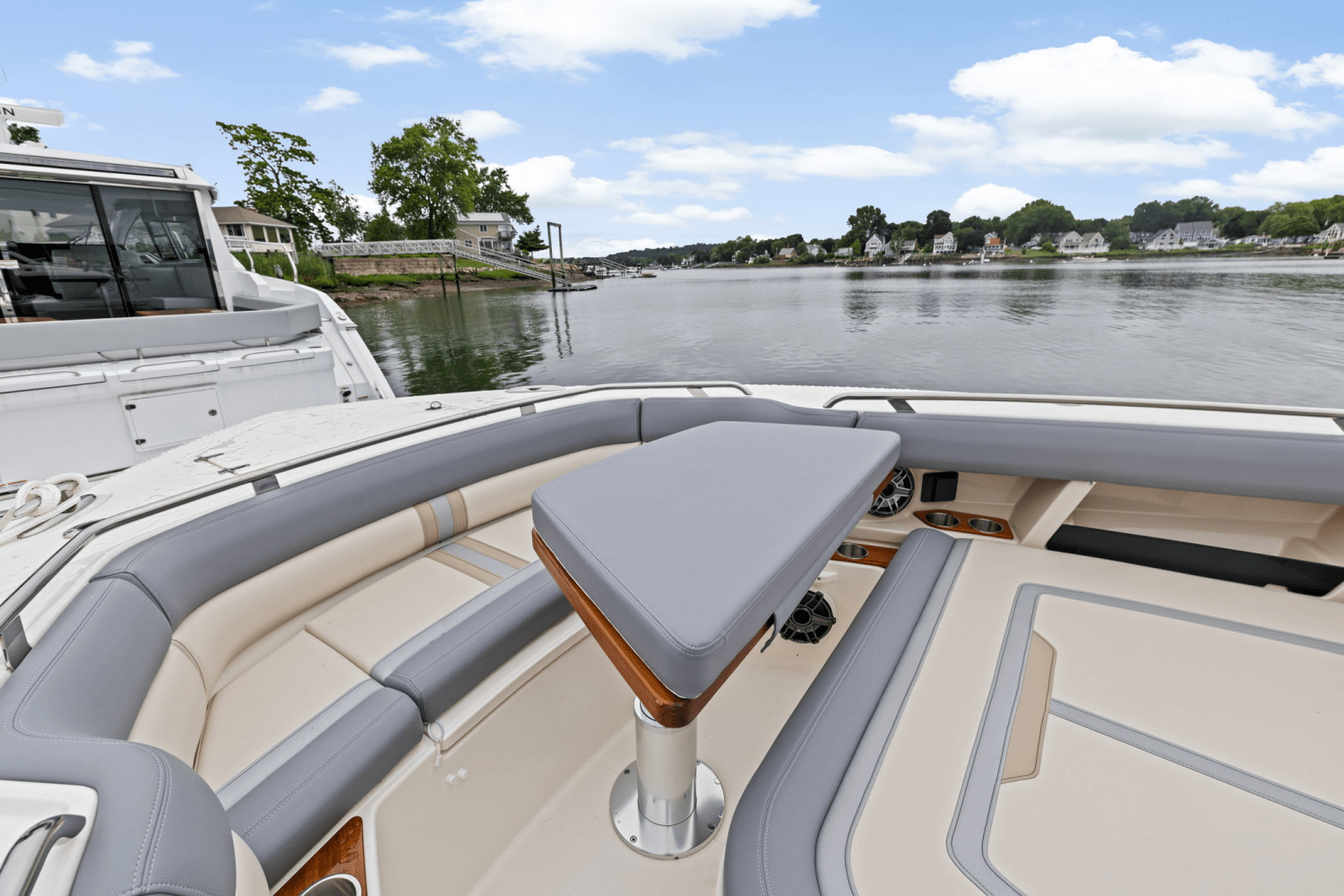 2025 Boston Whaler 350 Realm Image Thumbnail #39
