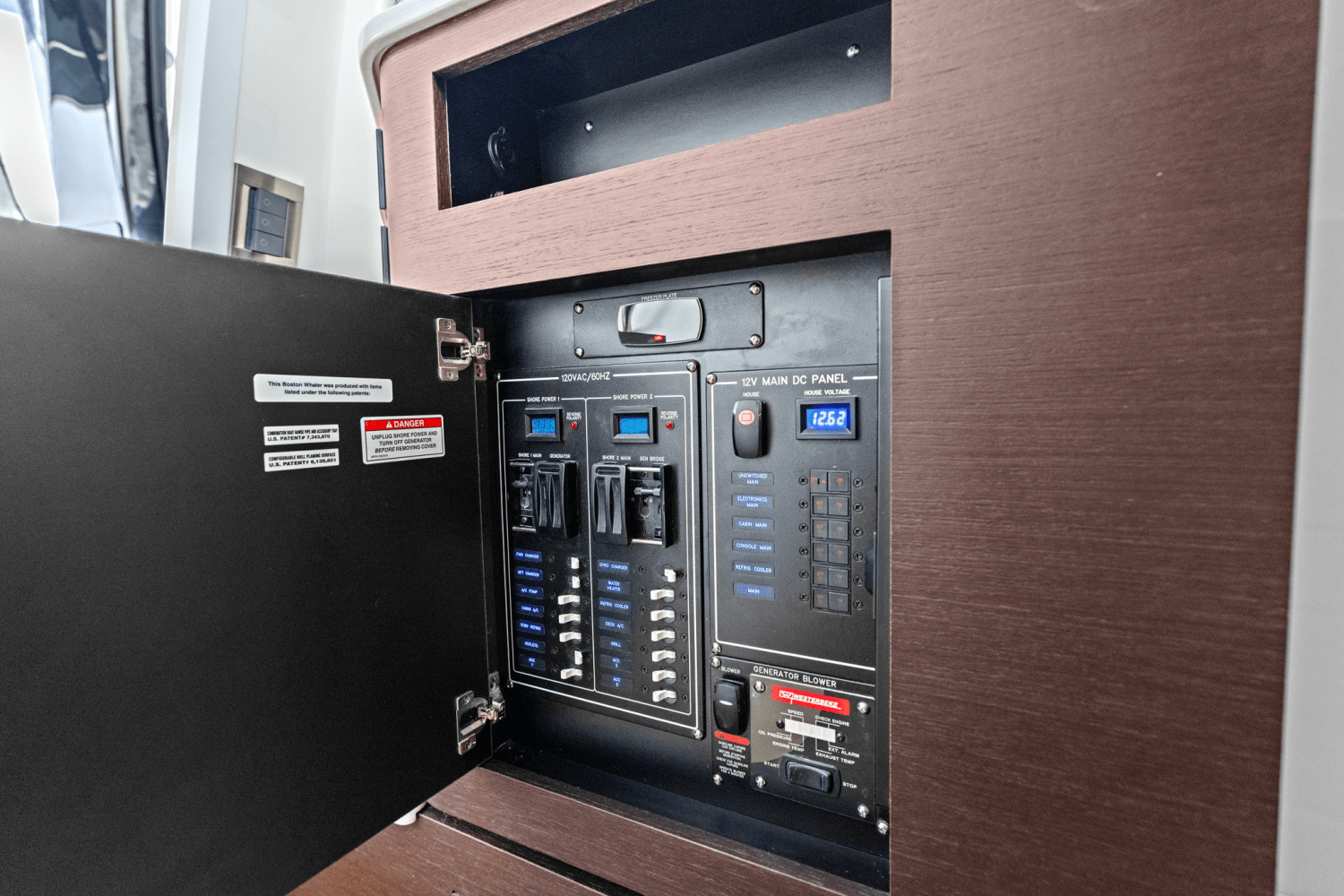 2025 Boston Whaler 350 Realm Image Thumbnail #31