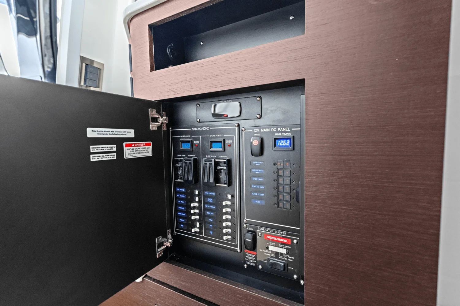 2025 Boston Whaler 350 Realm Image Thumbnail #31