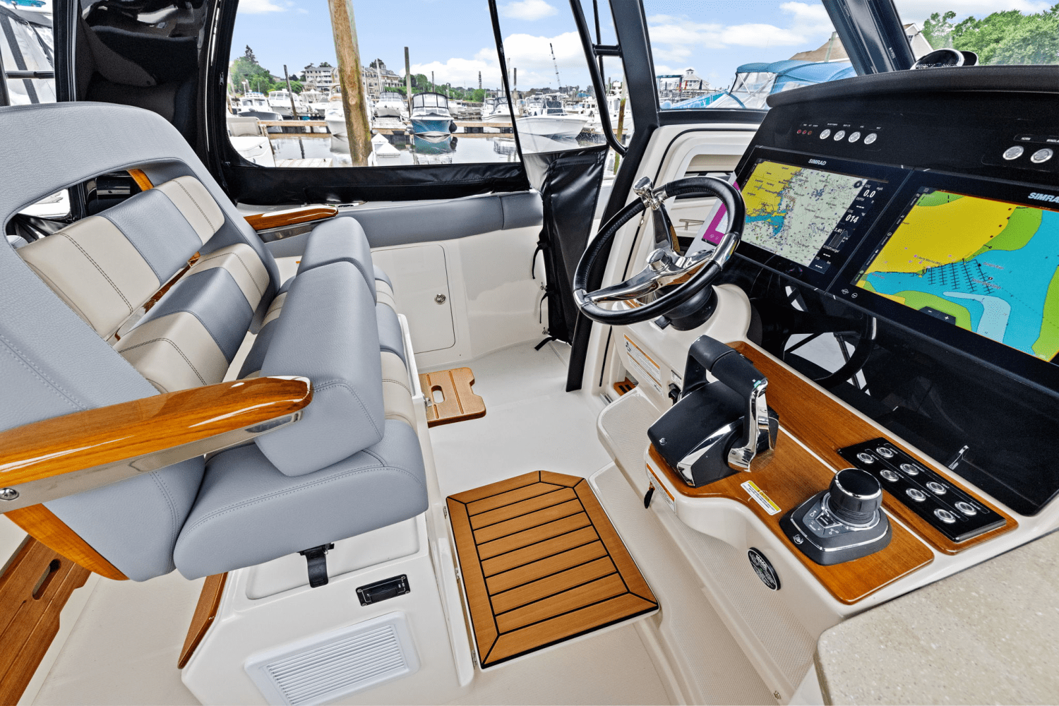 2025 Boston Whaler 350 Realm Image Thumbnail #25
