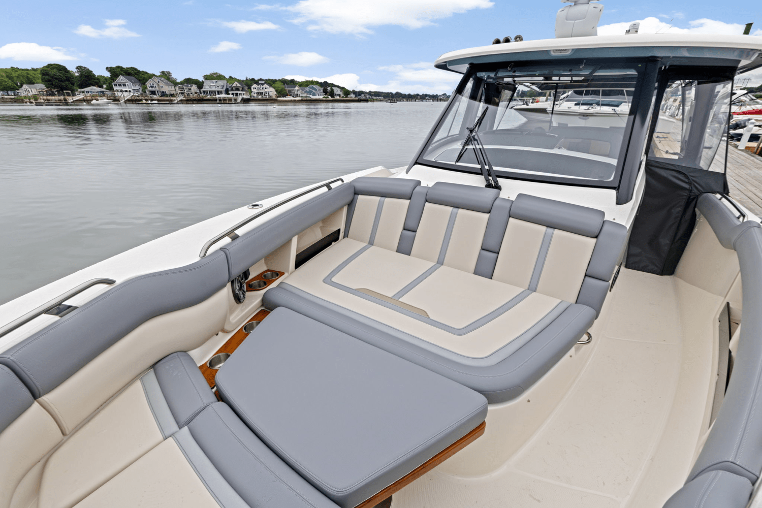 2025 Boston Whaler 350 Realm Image Thumbnail #38