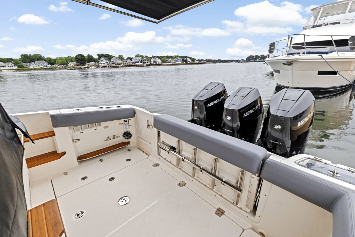 2025 Boston Whaler 350 Realm Image Thumbnail #9