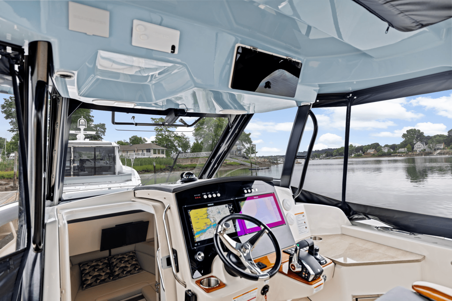 2025 Boston Whaler 350 Realm Image Thumbnail #20