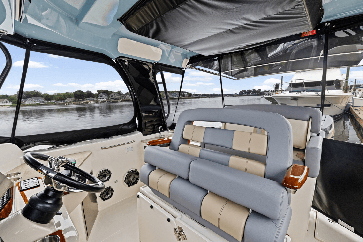2025 Boston Whaler 350 Realm Image Thumbnail #16