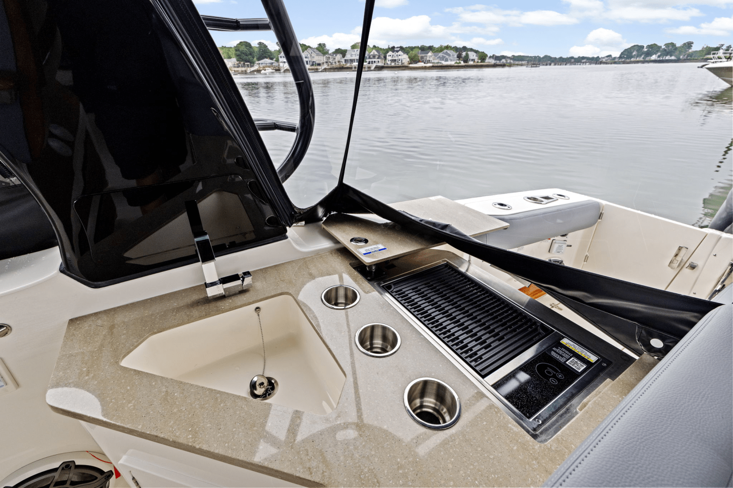 2025 Boston Whaler 350 Realm Image Thumbnail #12