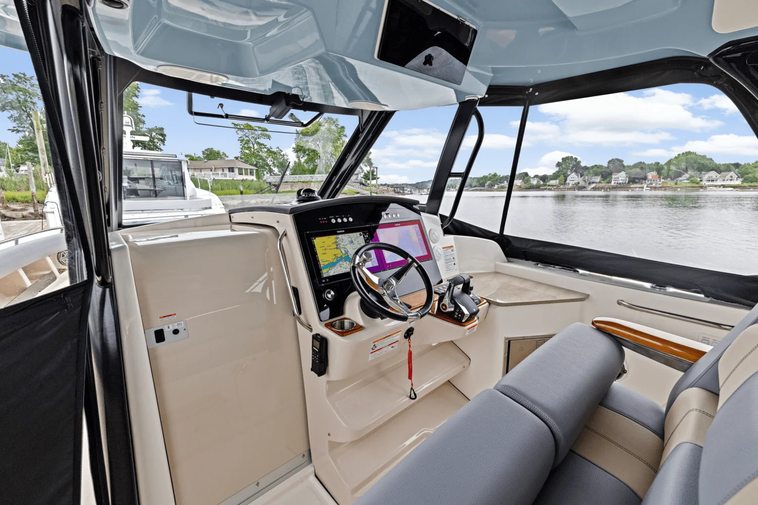 2025 Boston Whaler 350 Realm Image Thumbnail #19