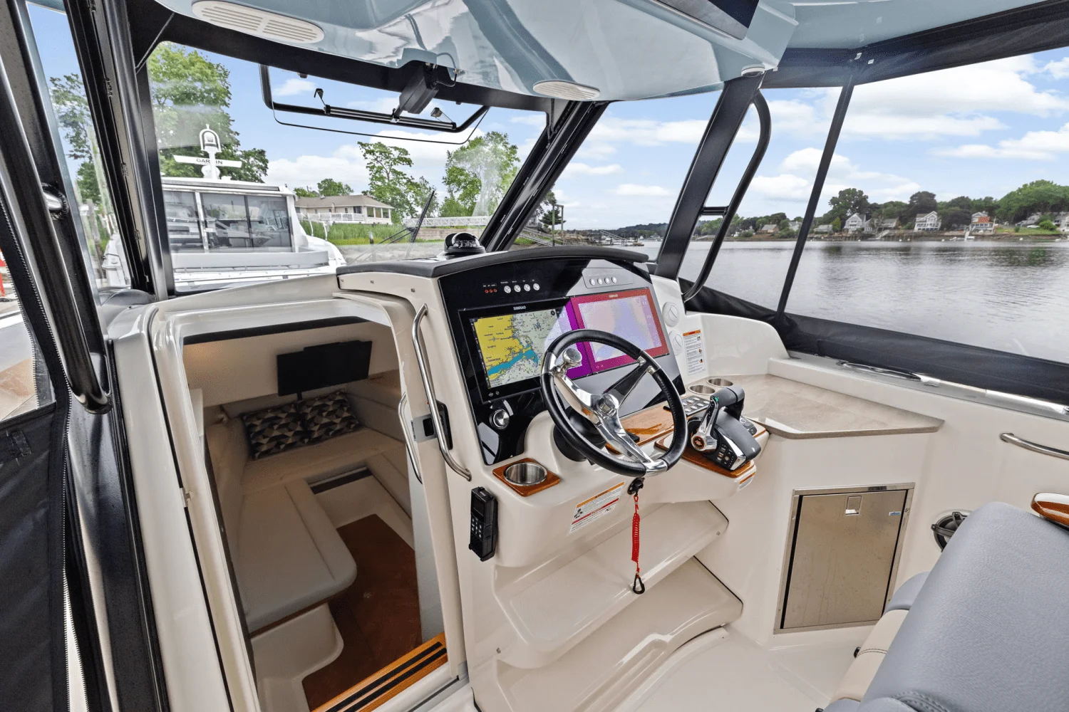 2025 Boston Whaler 350 Realm Image Thumbnail #26