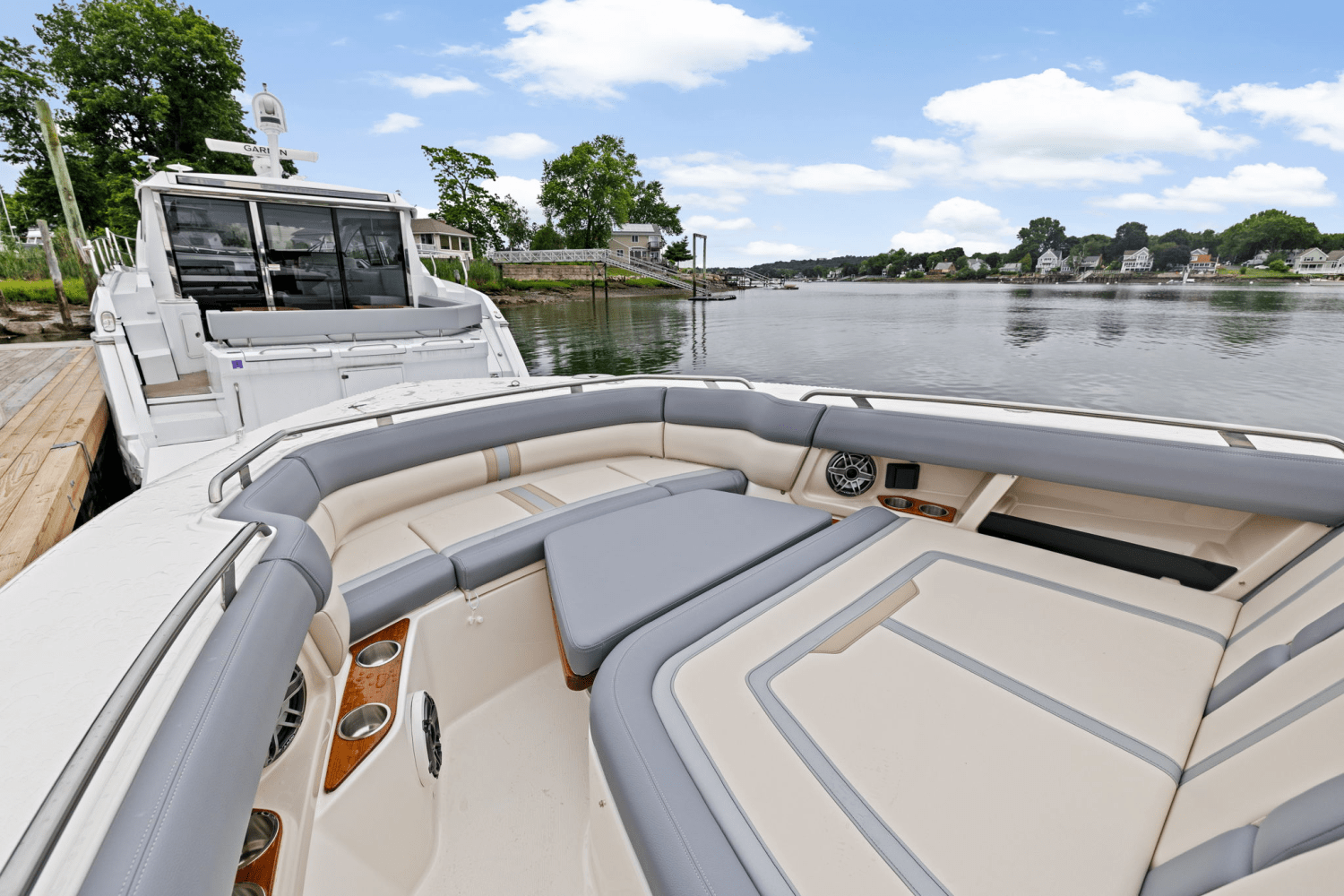 2025 Boston Whaler 350 Realm Image Thumbnail #37