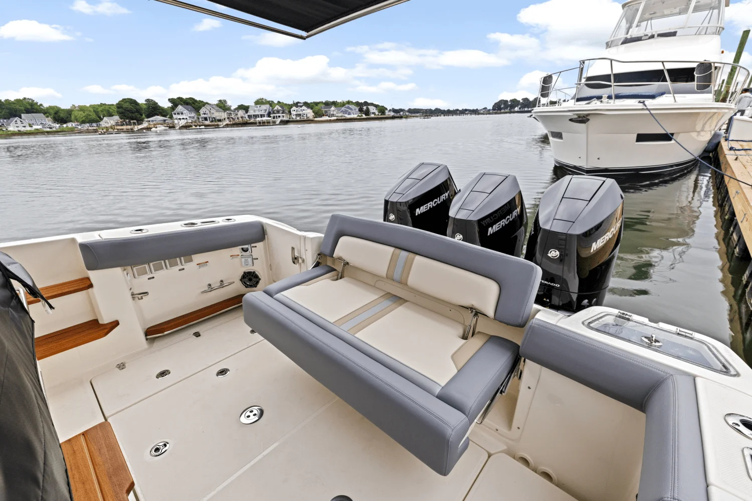 2025 Boston Whaler 350 Realm Image Thumbnail #11