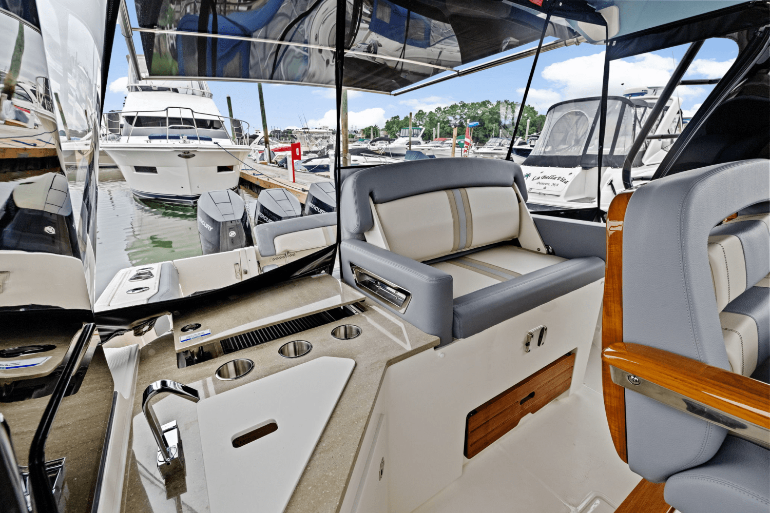 2025 Boston Whaler 350 Realm Image Thumbnail #13