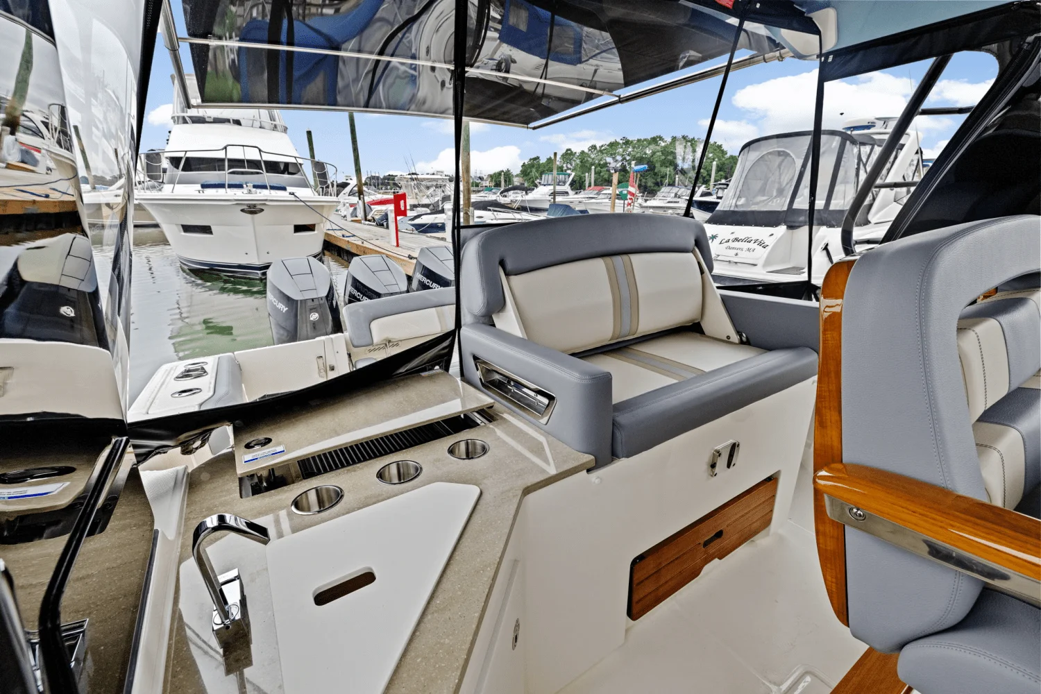 2025 Boston Whaler 350 Realm Image Thumbnail #13