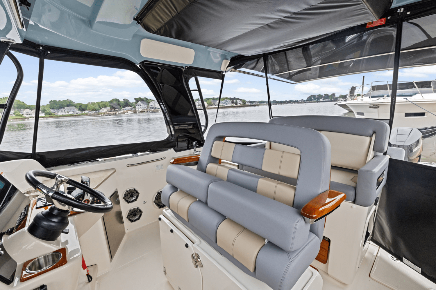 2025 Boston Whaler 350 Realm Image Thumbnail #17