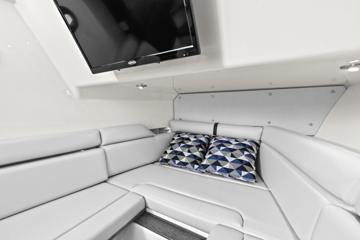 2025 Boston Whaler 350 Realm Image Thumbnail #29