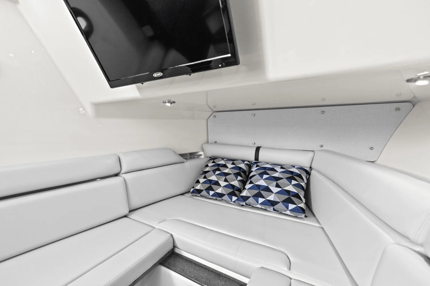 2025 Boston Whaler 350 Realm Image Thumbnail #29