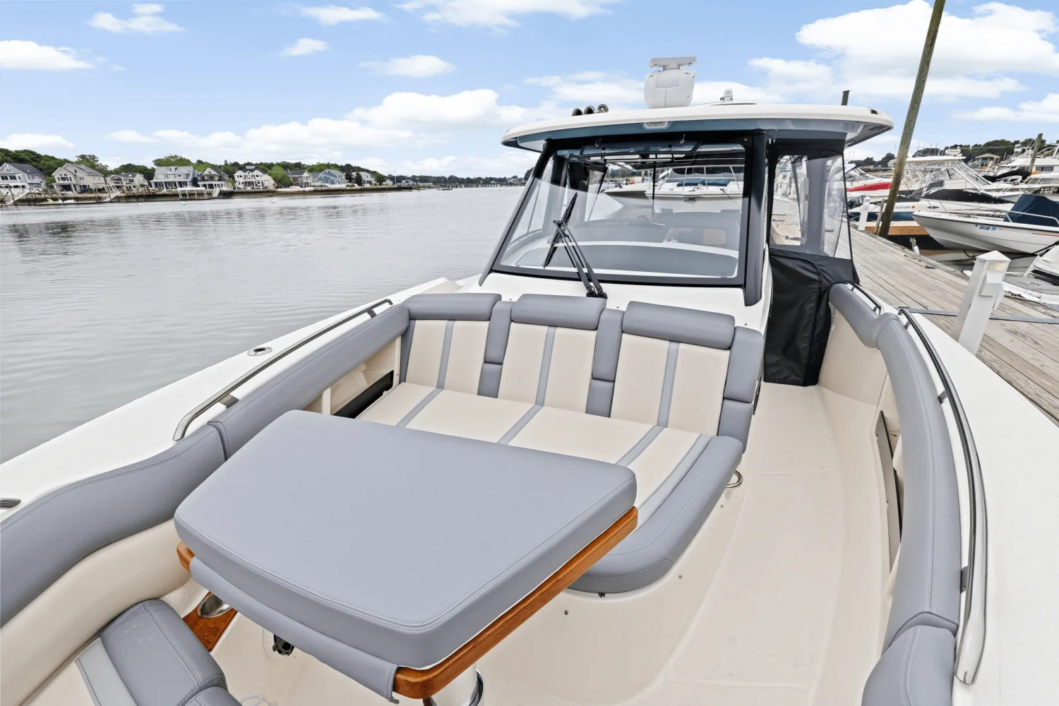 2025 Boston Whaler 350 Realm Image Thumbnail #40