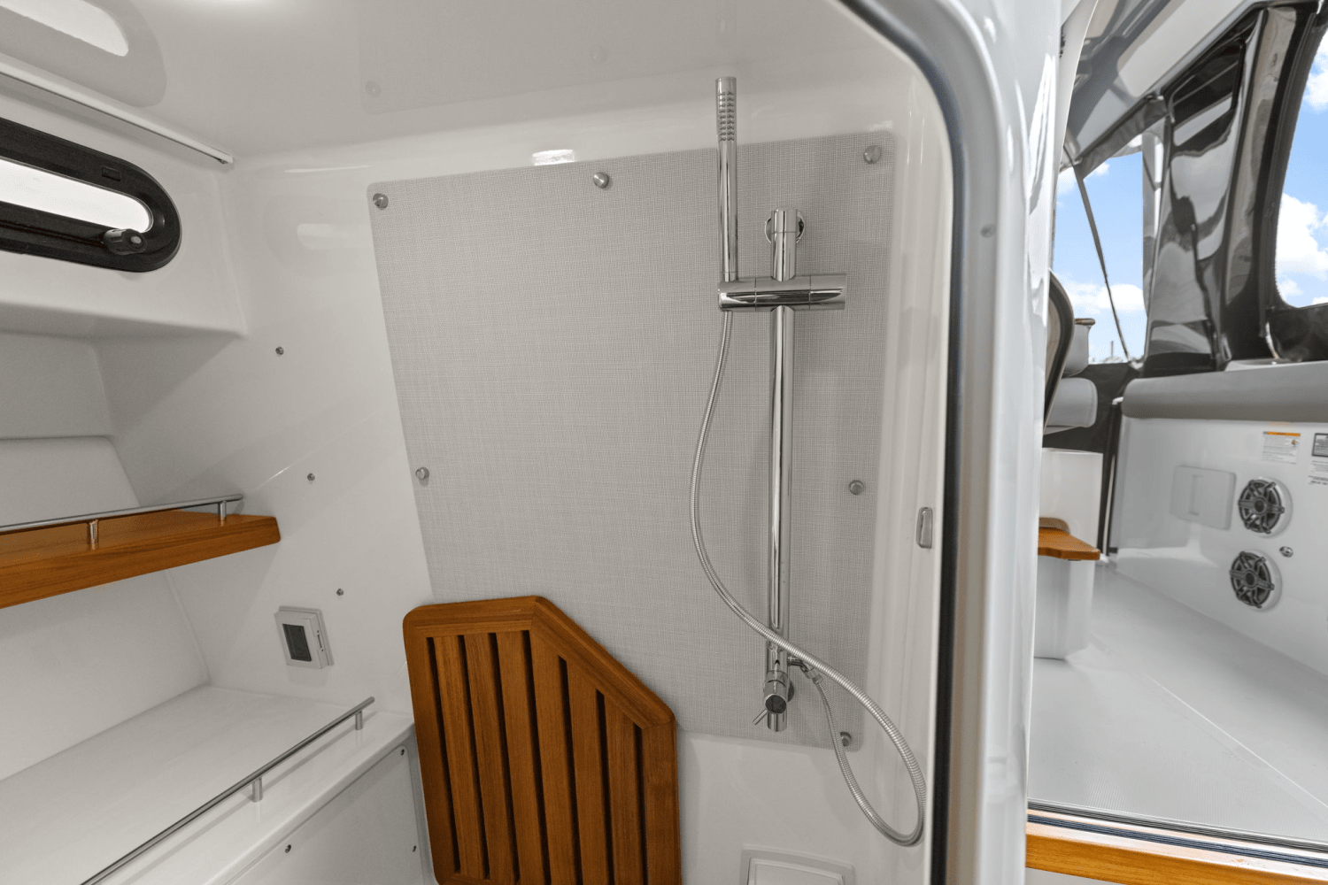 2025 Boston Whaler 350 Realm Image Thumbnail #34