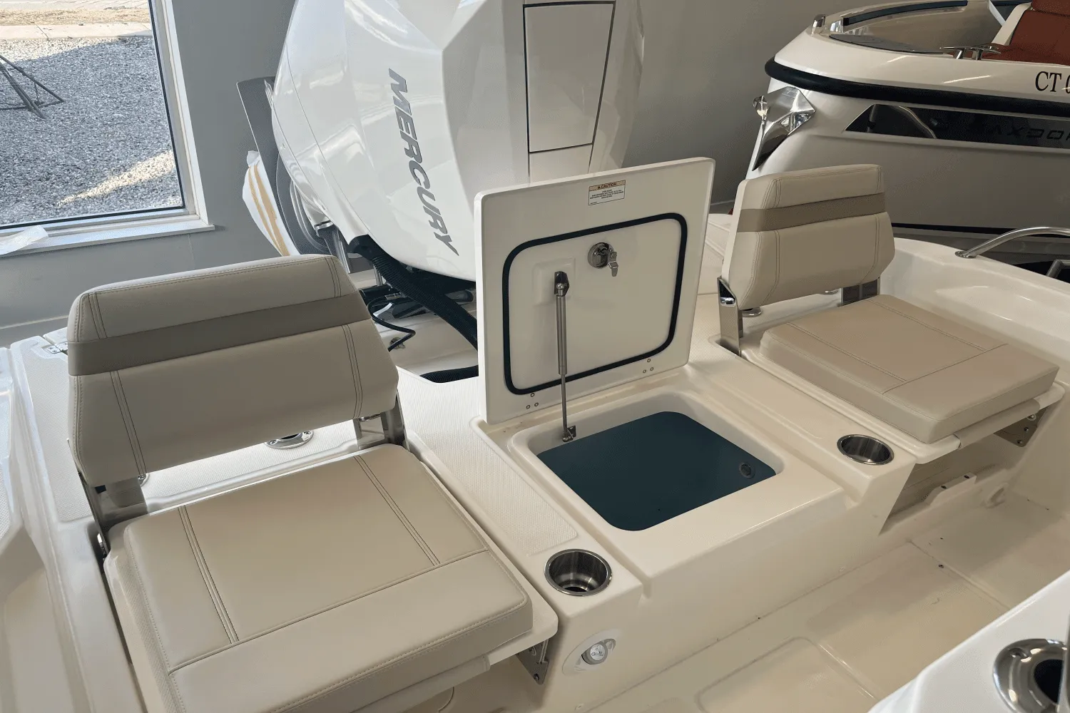 2025 Boston Whaler 250 Dauntless Image Thumbnail #3