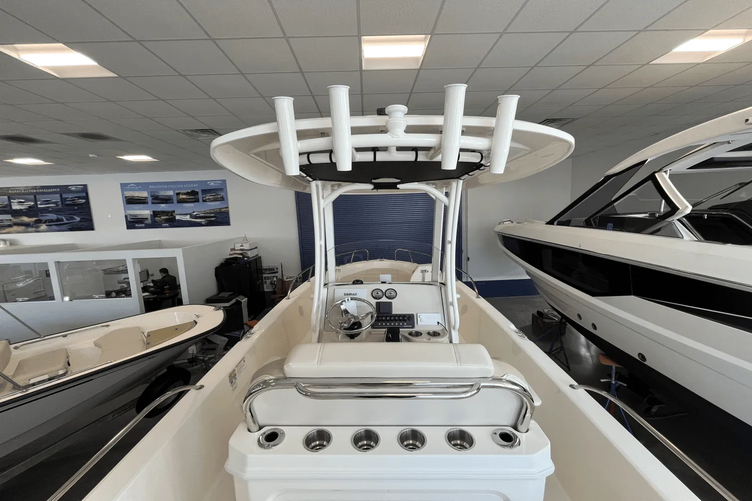 2025 Boston Whaler 250 Dauntless Image Thumbnail #6