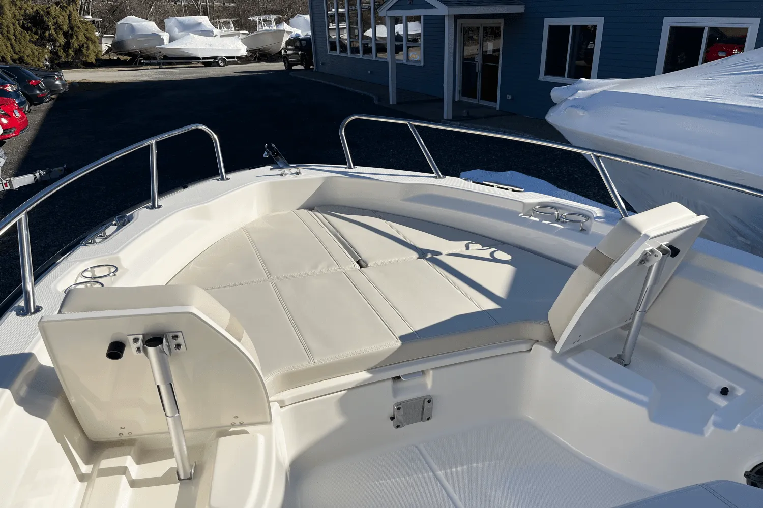 2025 Boston Whaler 250 Dauntless Image Thumbnail #16