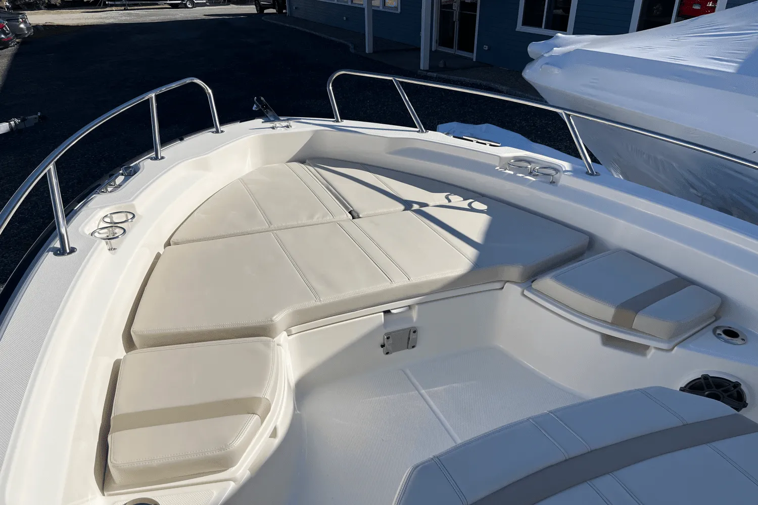 2025 Boston Whaler 250 Dauntless Image Thumbnail #15