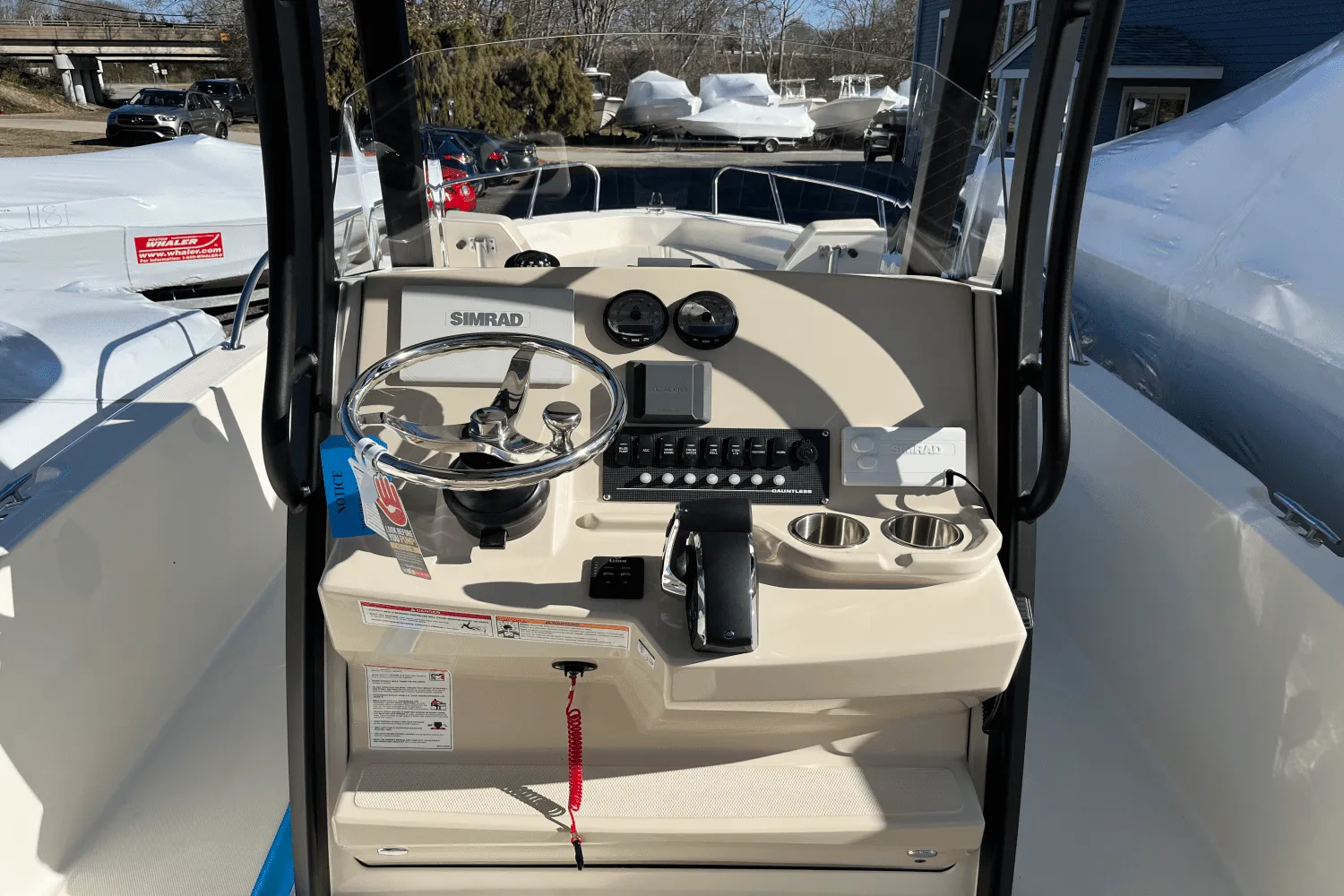 2025 Boston Whaler 250 Dauntless Image Thumbnail #11