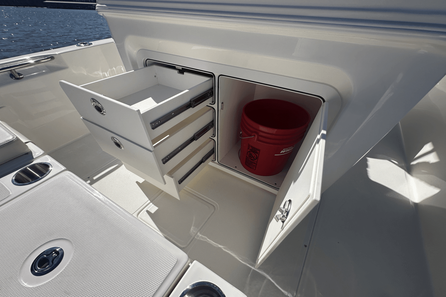 2025 Boston Whaler 250 Dauntless Image Thumbnail #26