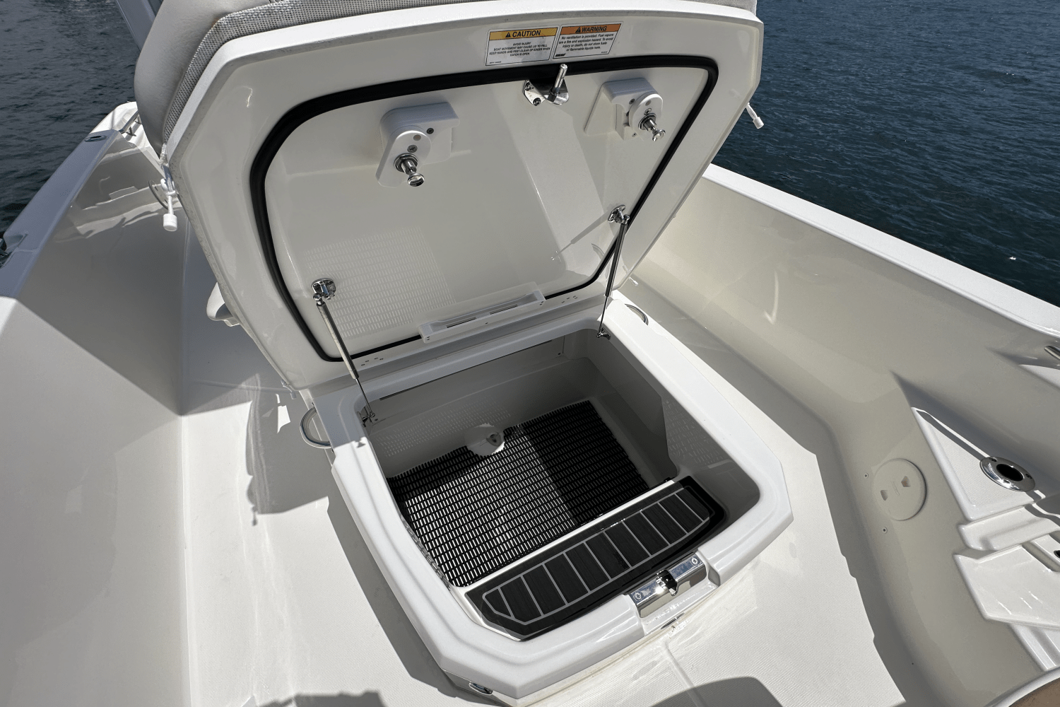 2025 Boston Whaler 250 Dauntless Image Thumbnail #20