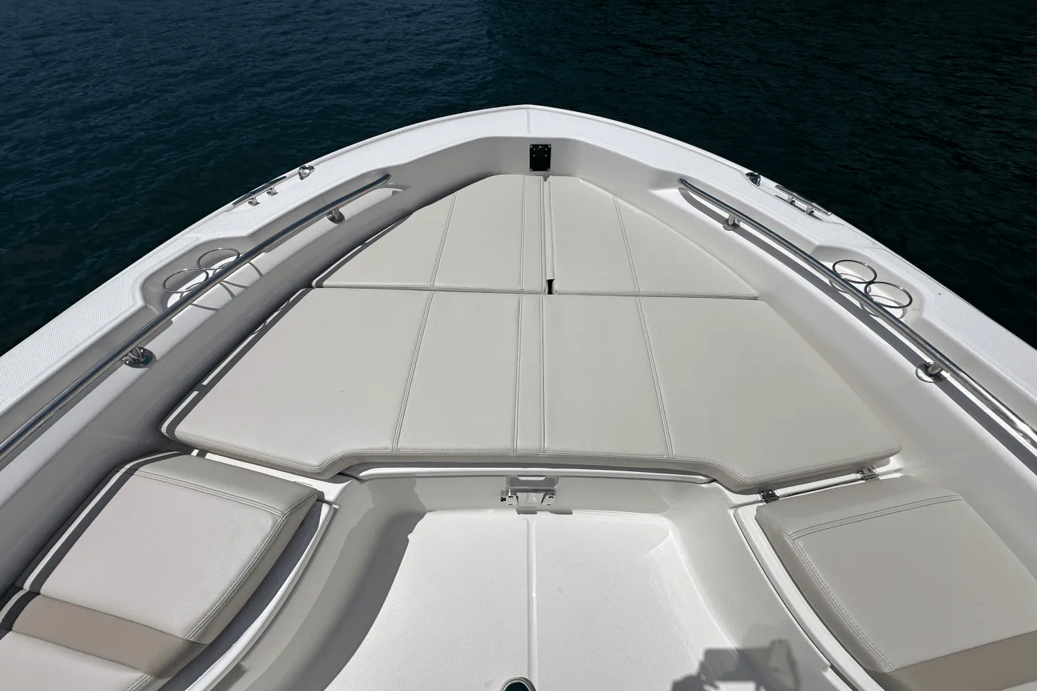2025 Boston Whaler 250 Dauntless Image Thumbnail #16