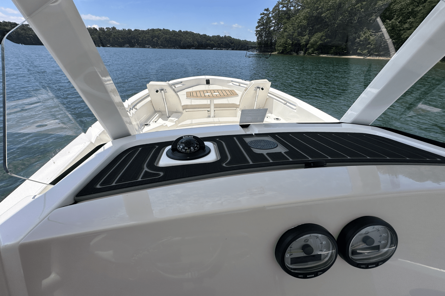 2025 Boston Whaler 250 Dauntless Image Thumbnail #25