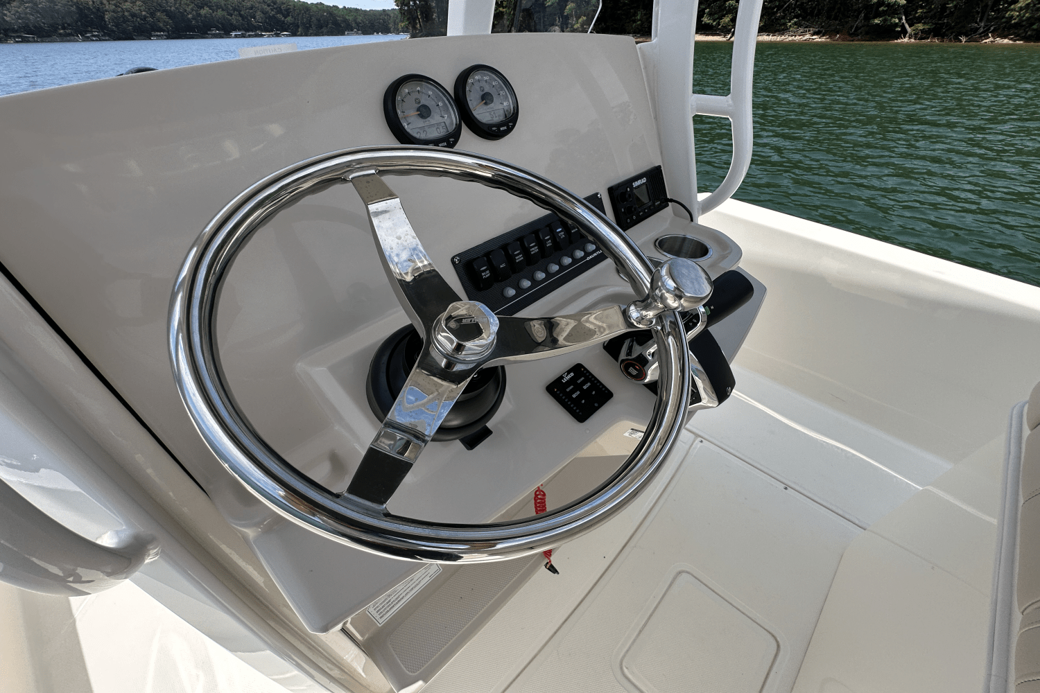2025 Boston Whaler 250 Dauntless Image Thumbnail #30
