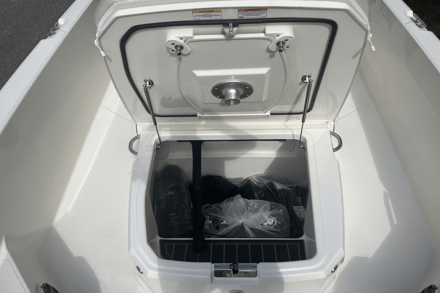2025 Boston Whaler 250 Dauntless Image Thumbnail #8