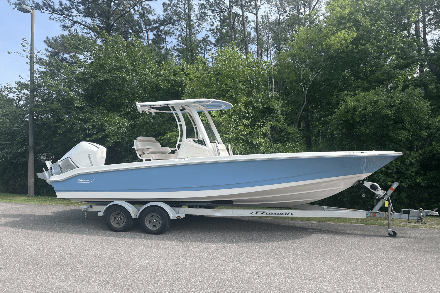 2025 Boston Whaler 250 Dauntless Image Thumbnail #1