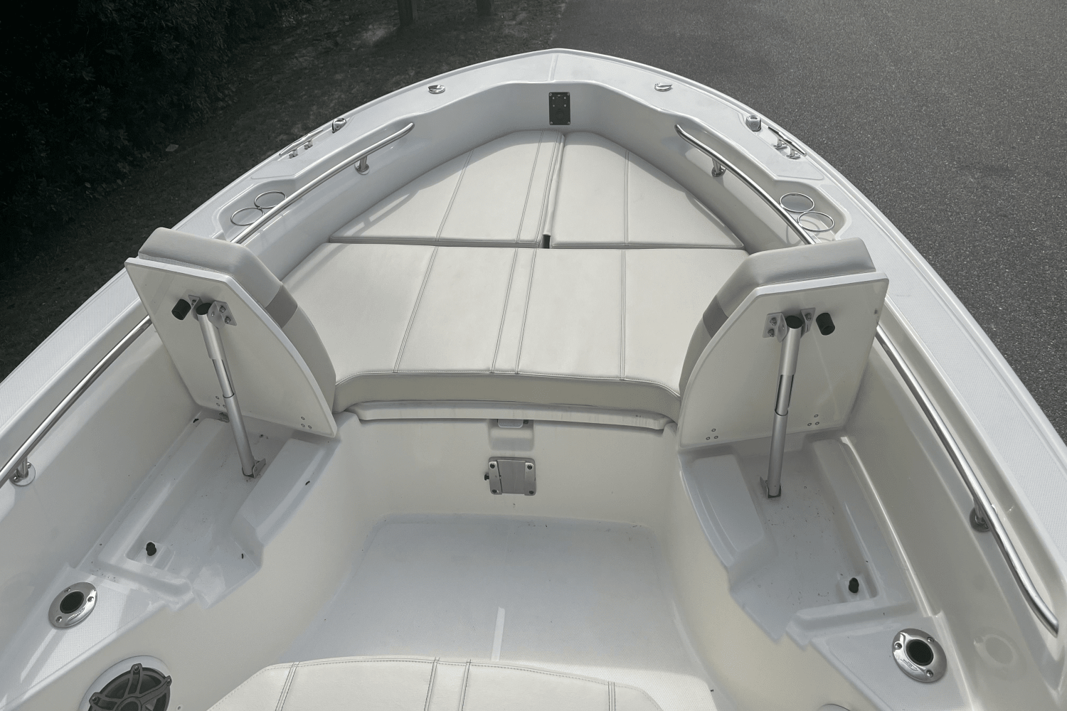 2025 Boston Whaler 250 Dauntless Image Thumbnail #10