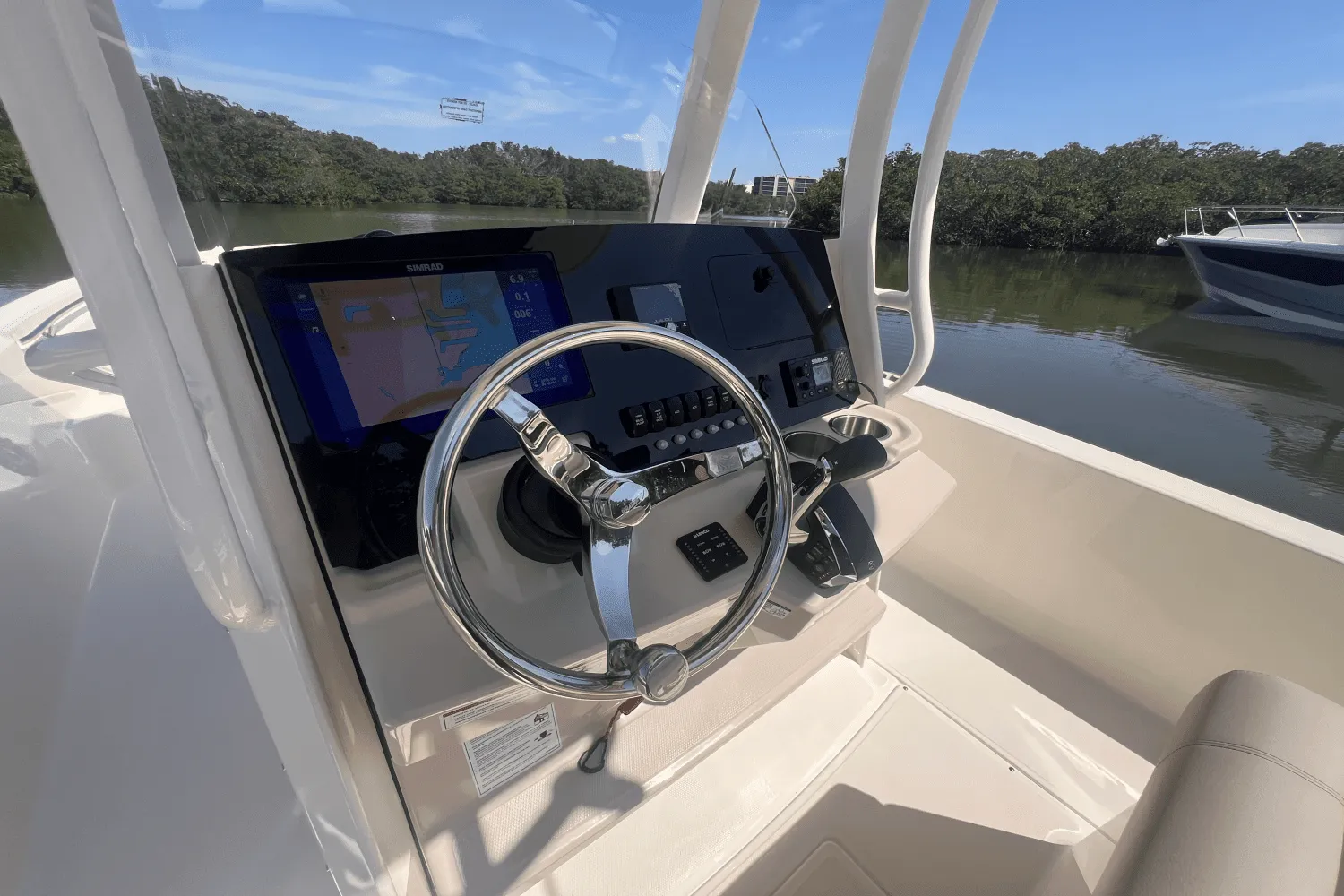 2025 Boston Whaler 250 Dauntless Image Thumbnail #21
