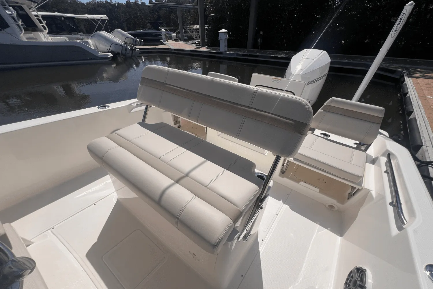 2025 Boston Whaler 250 Dauntless Image Thumbnail #17