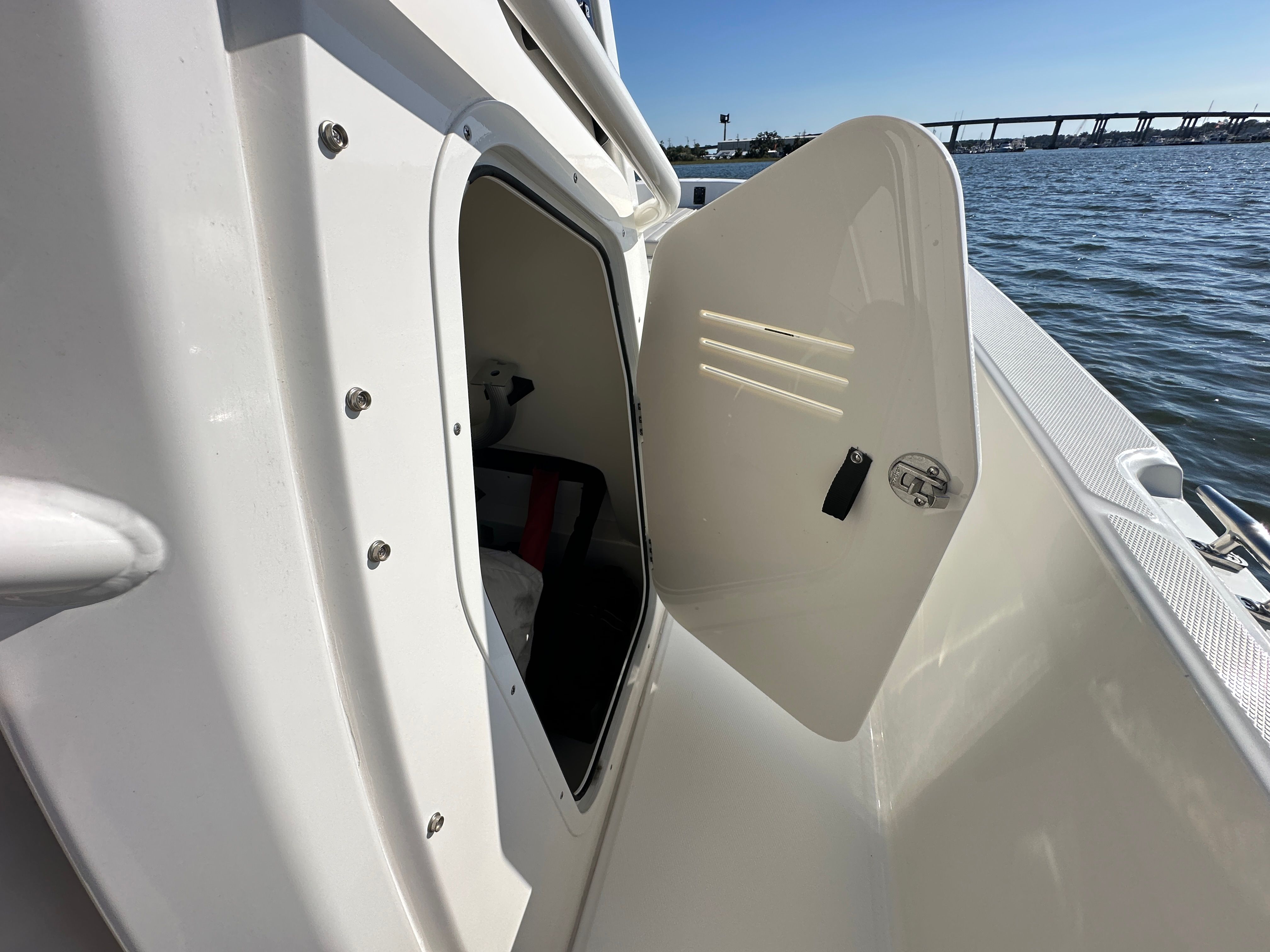 2025 Boston Whaler 250 Dauntless Image Thumbnail #17