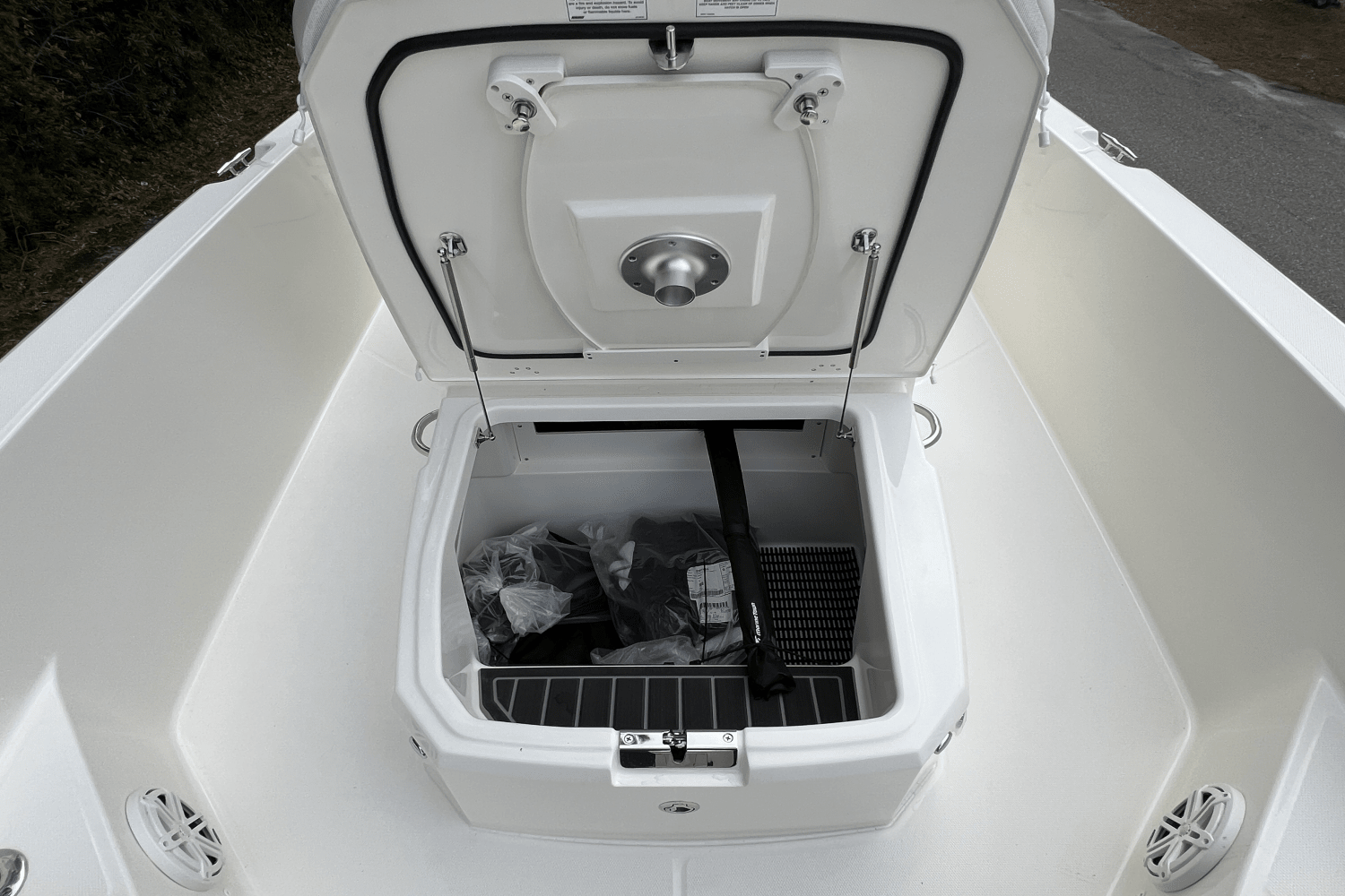 2025 Boston Whaler 250 Dauntless Image Thumbnail #13