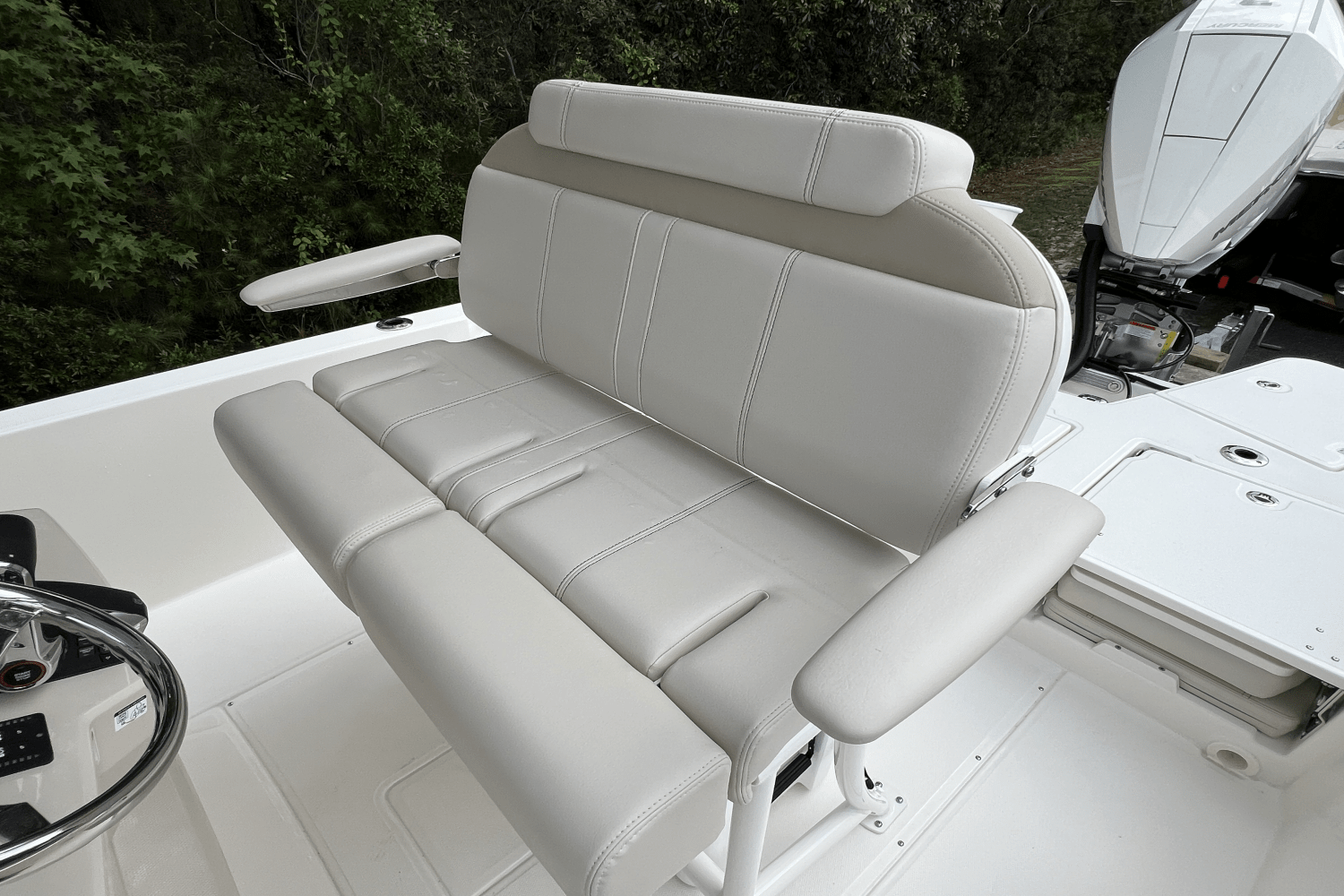 2025 Boston Whaler 250 Dauntless Image Thumbnail #9